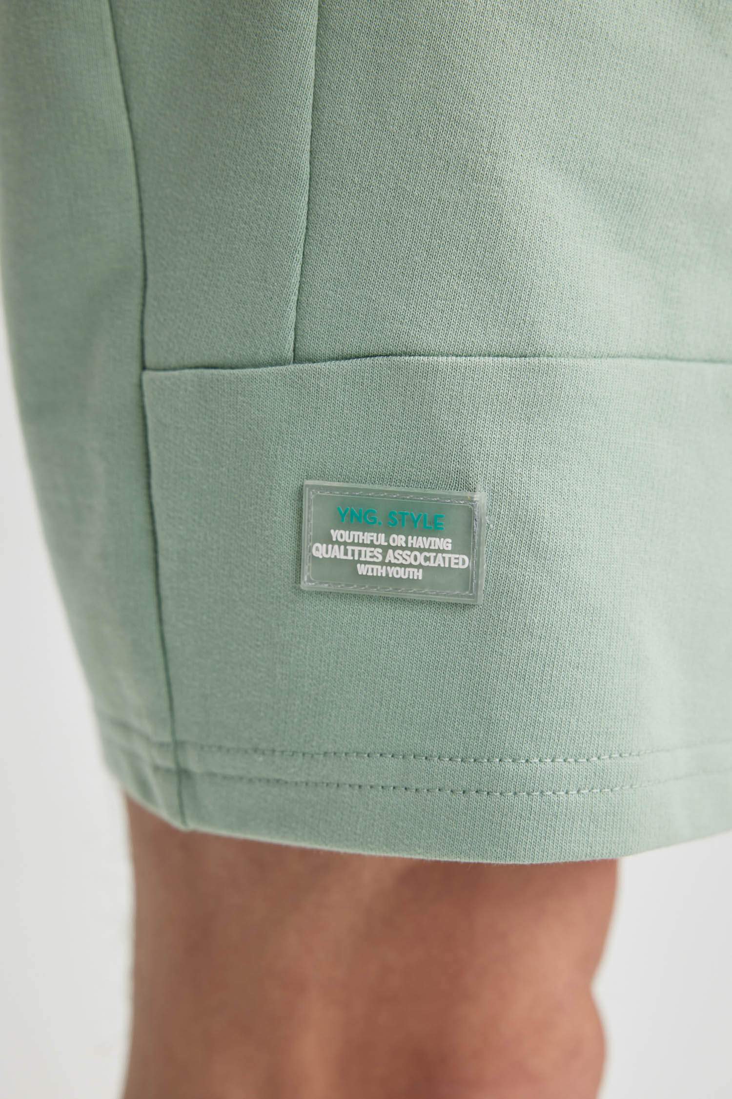 شورت سليم فيت بساق ضيق