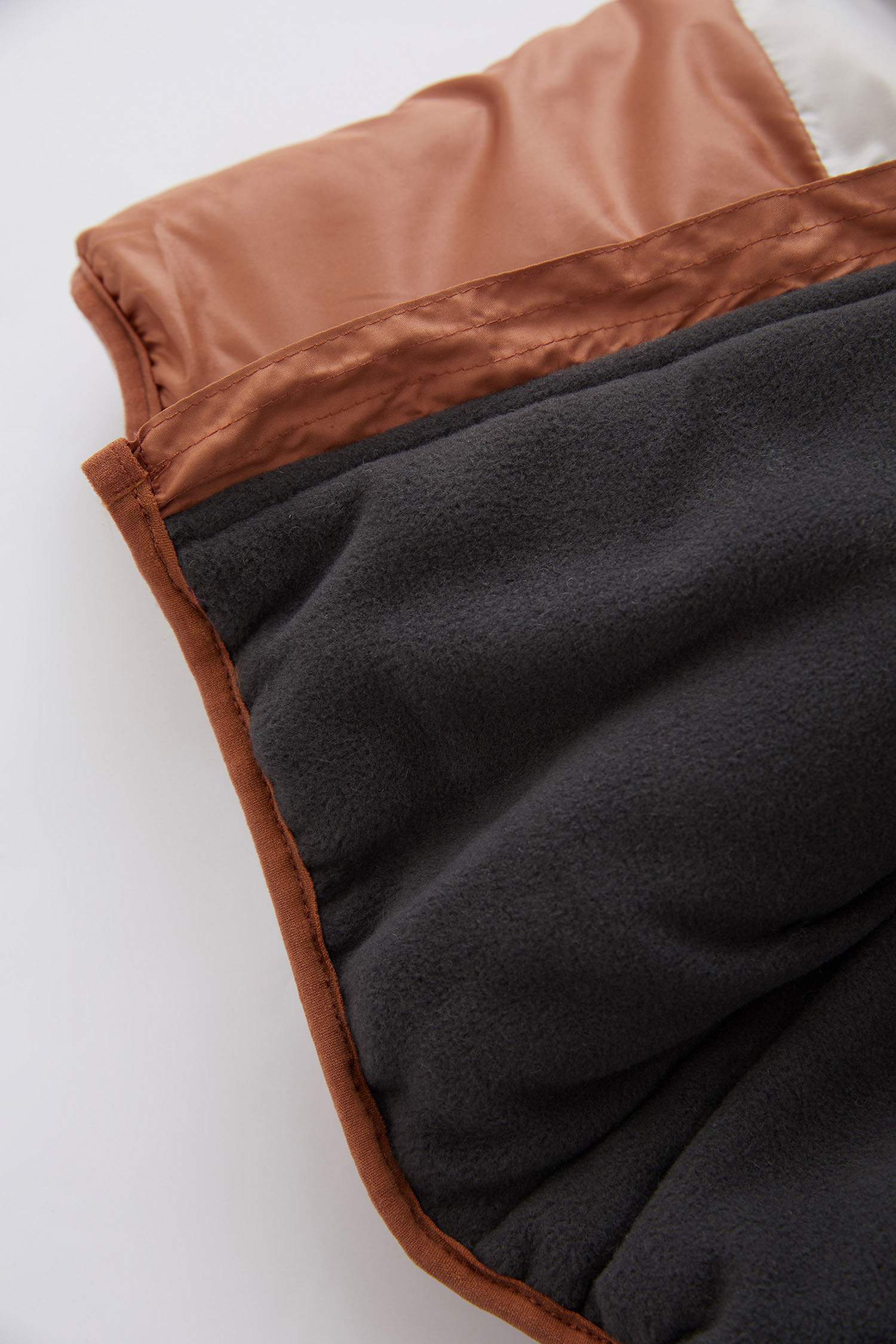 جاكيت دودون بغطاء للرأس