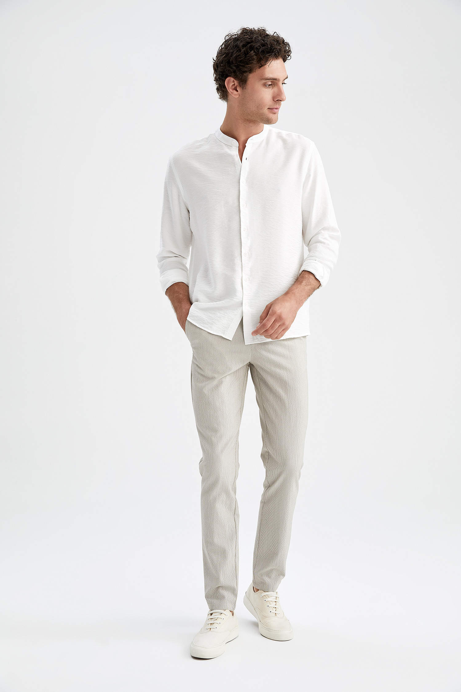 White Man Modern Fit Crew Neck Long Sleeve Shirt 2502369 | DeFacto
