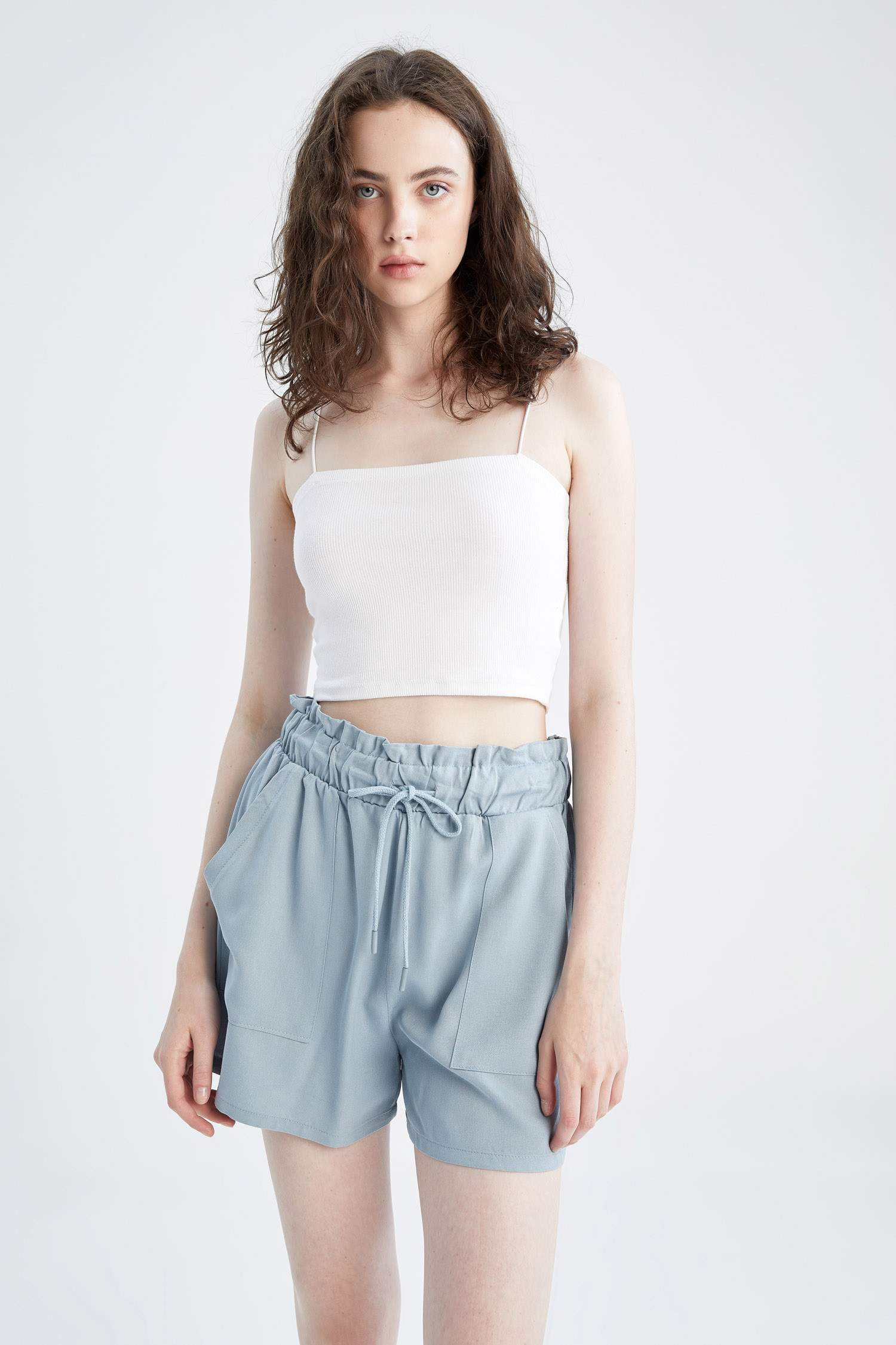 Шорты стандартного кроя с карманом