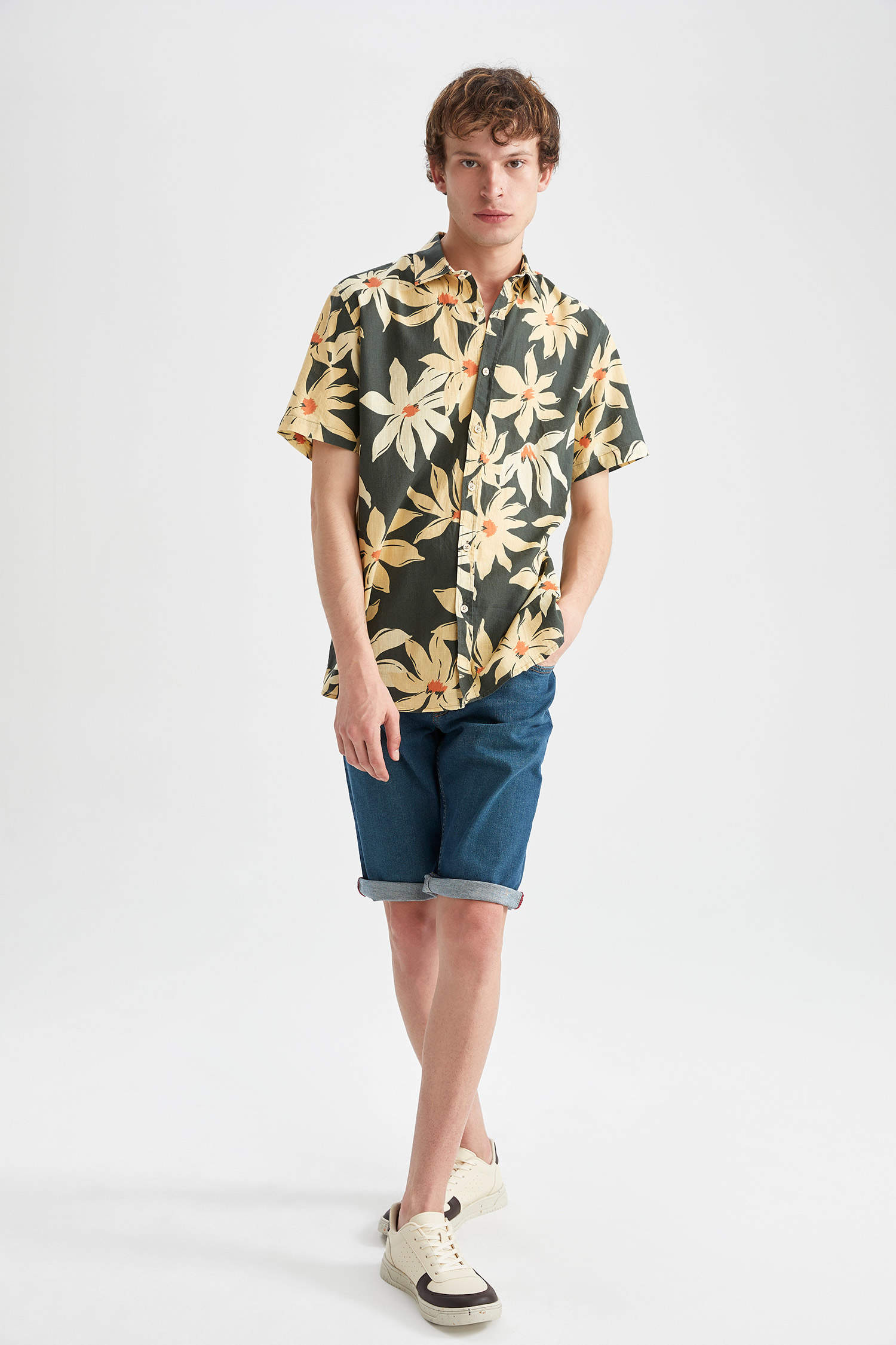 Khaki Man Regular Fit Poplin Printed Short Sleeve Shirt 2535026 | DeFacto