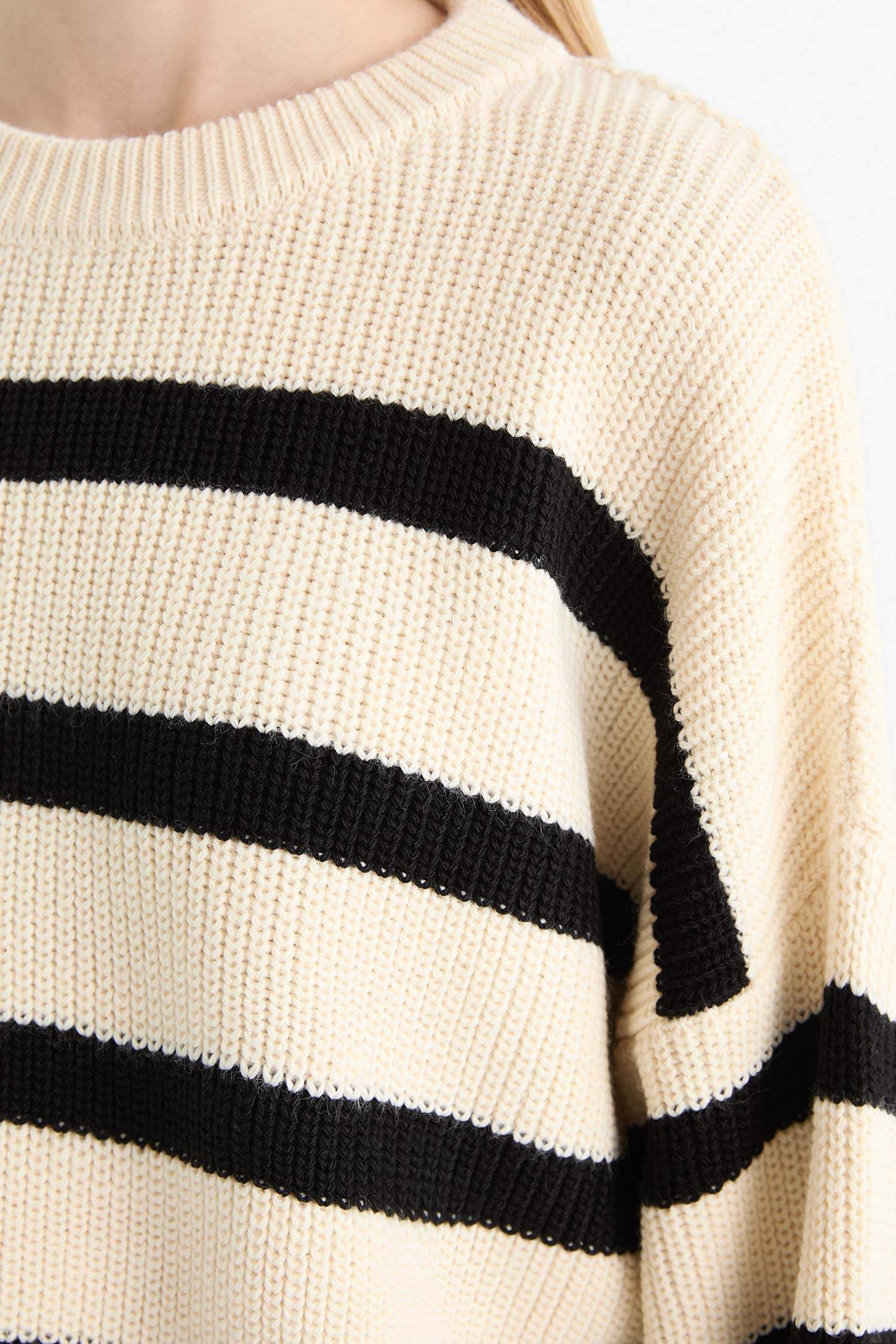 بلوز تريكو مخطط اوفر سايز بياخة مستديرة