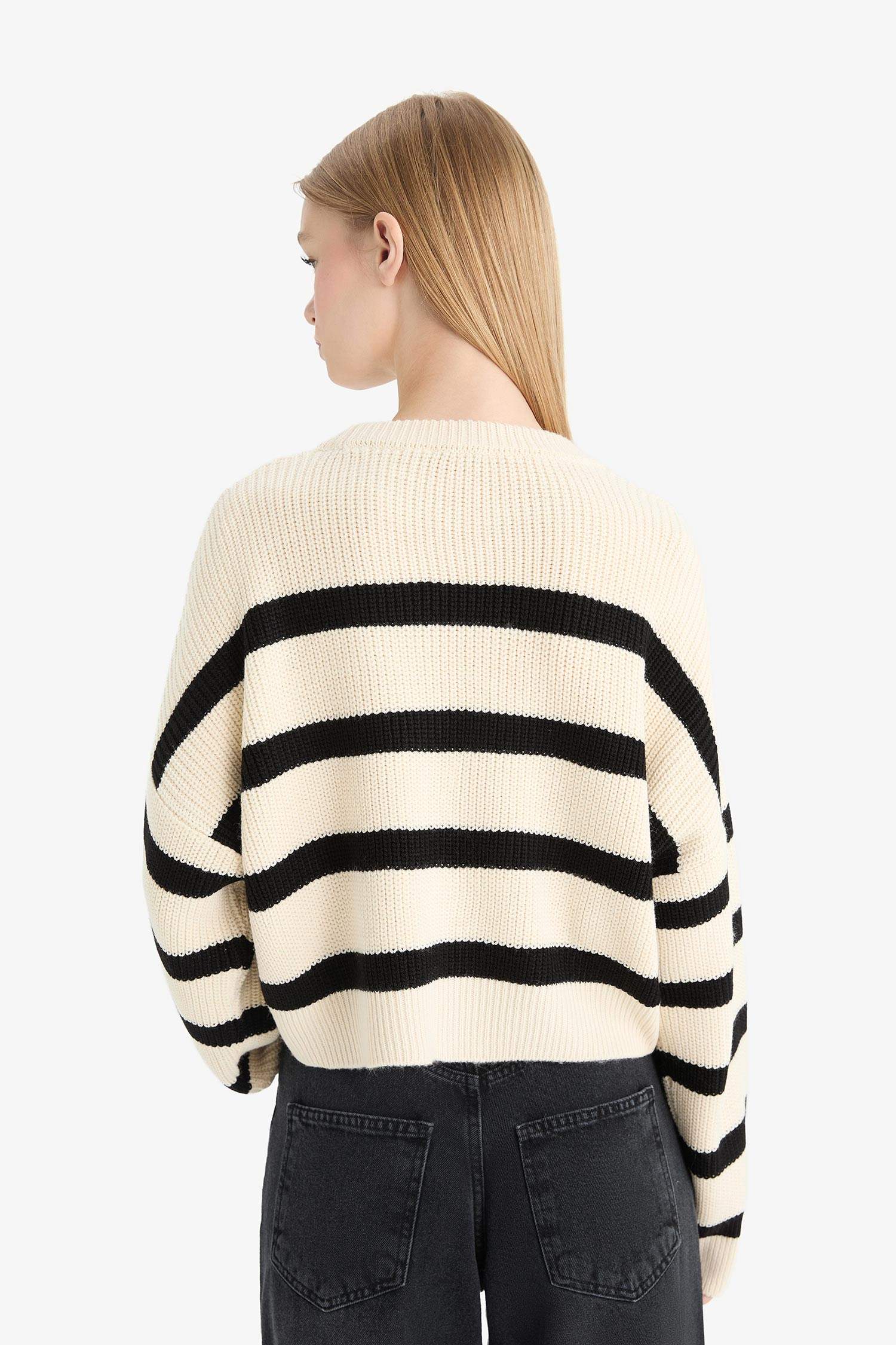 بلوز تريكو مخطط اوفر سايز بياخة مستديرة