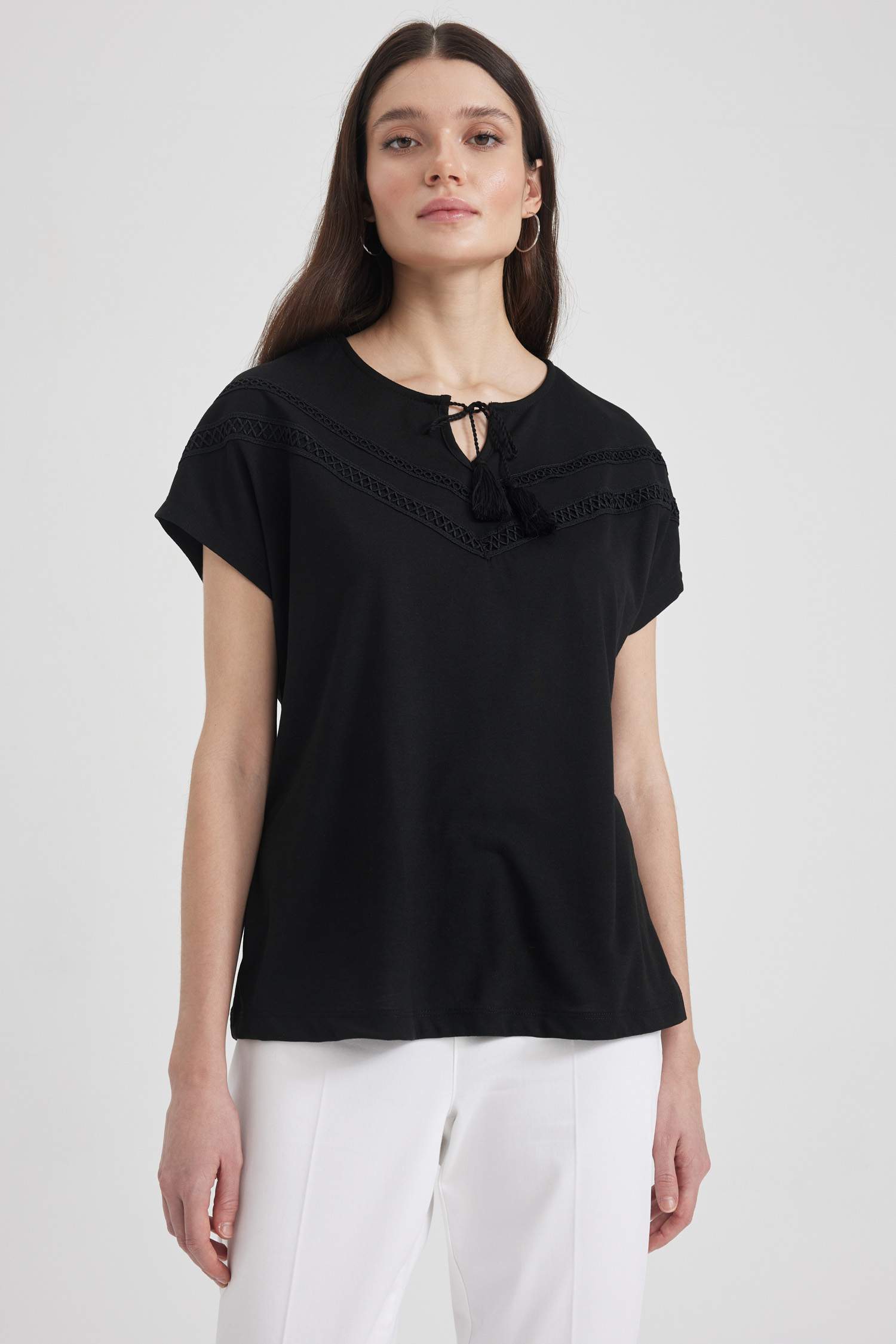 Bisiklet Yaka Kısa Kollu Tişört