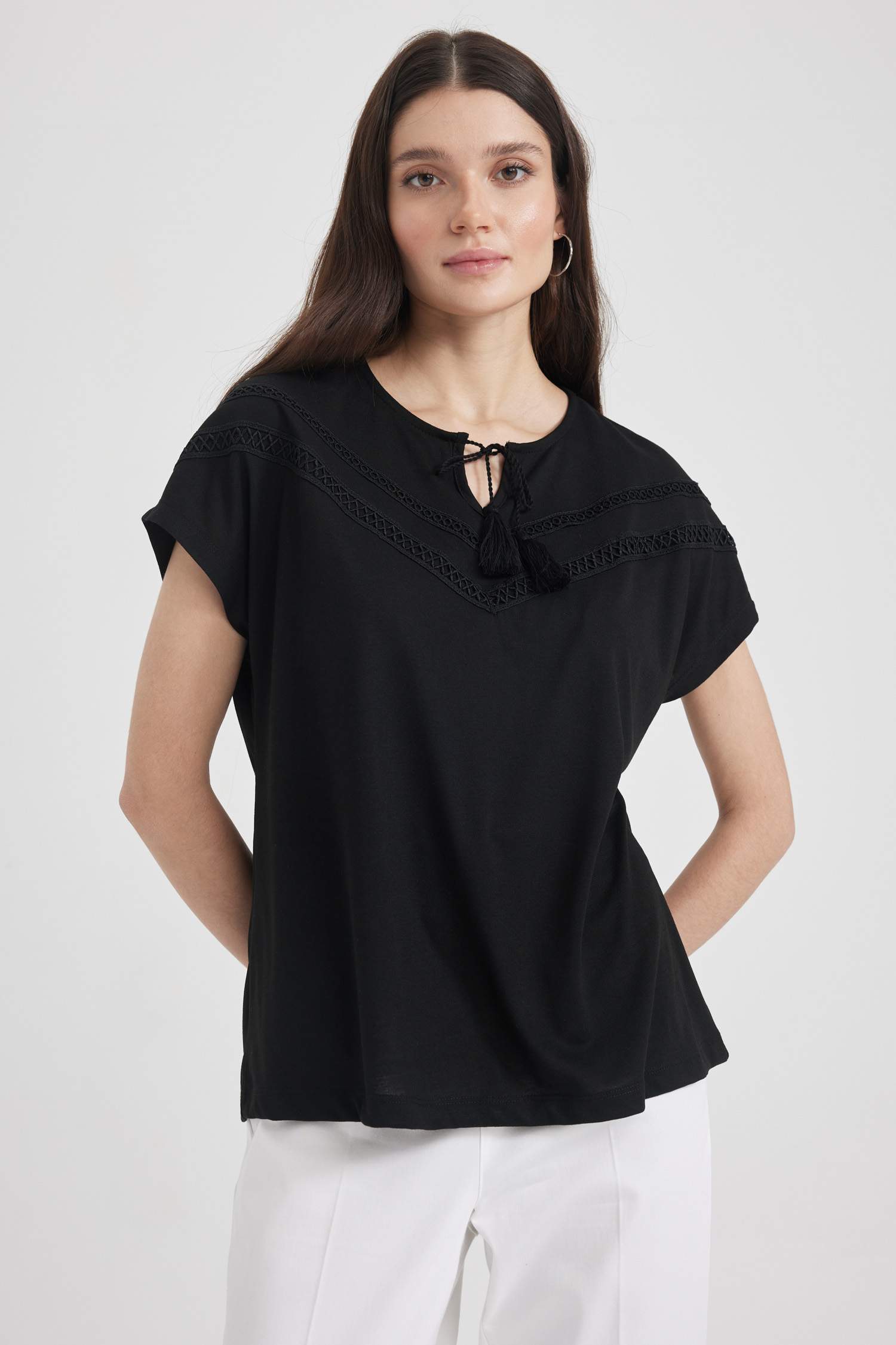 Bisiklet Yaka Kısa Kollu Tişört