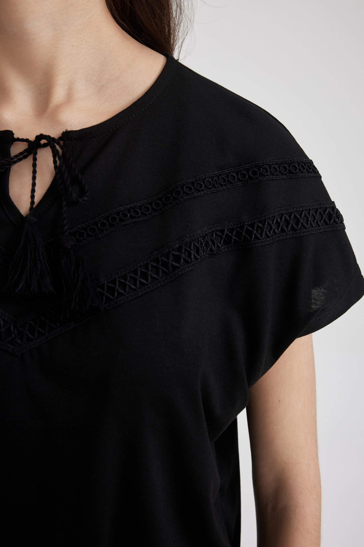 Bisiklet Yaka Kısa Kollu Tişört