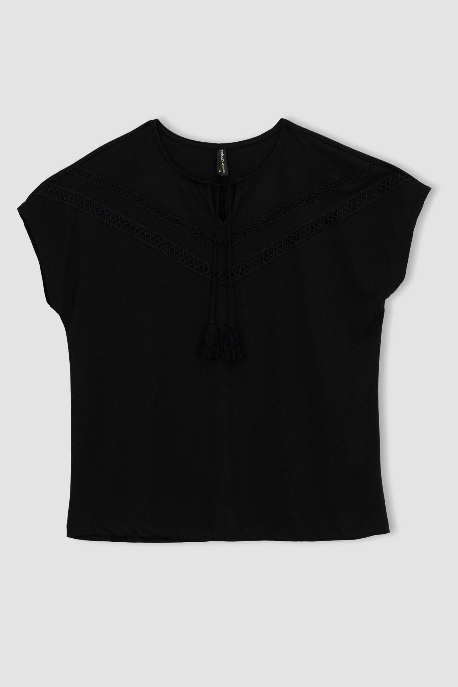 Bisiklet Yaka Kısa Kollu Tişört