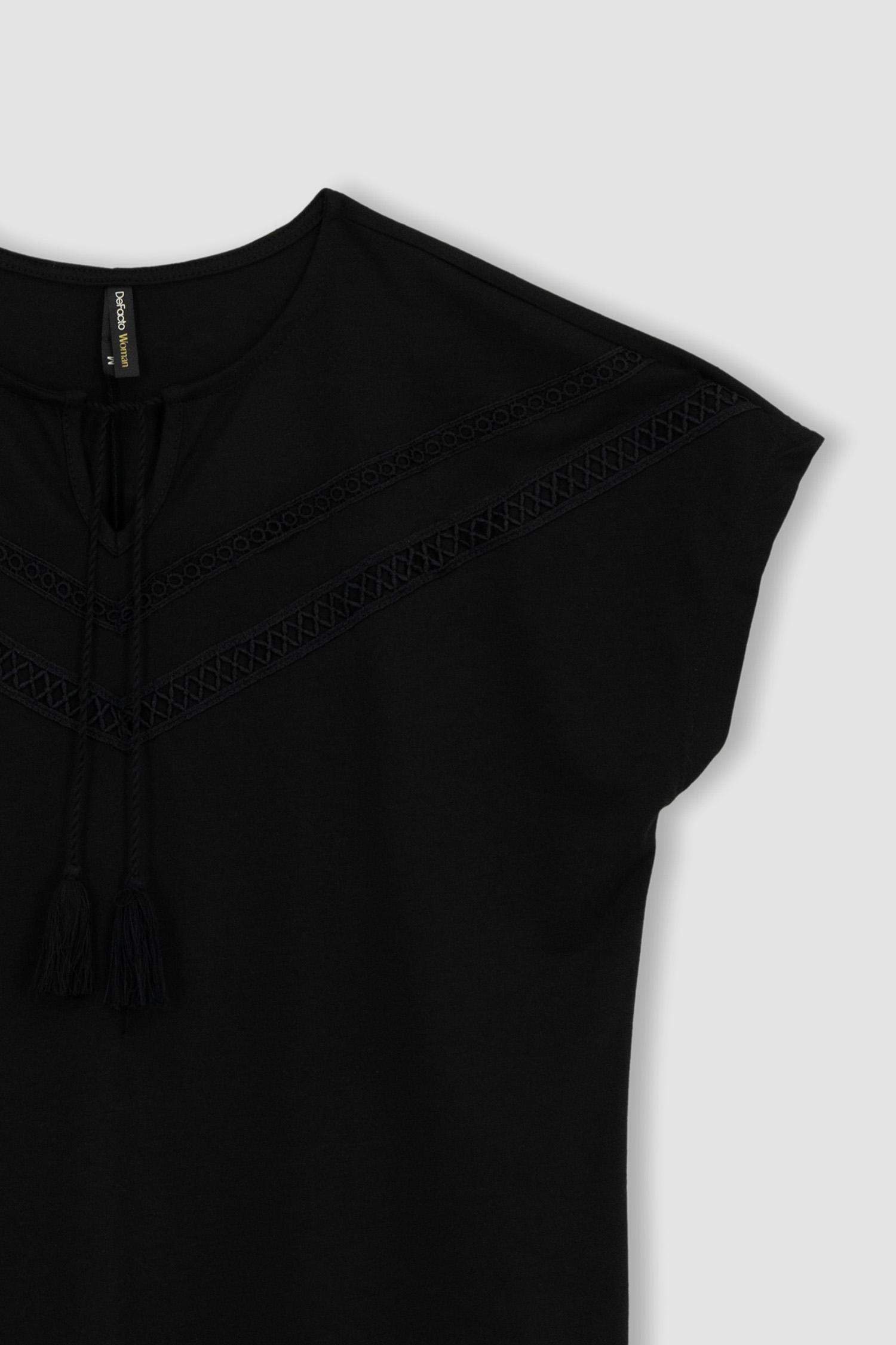 Bisiklet Yaka Kısa Kollu Tişört