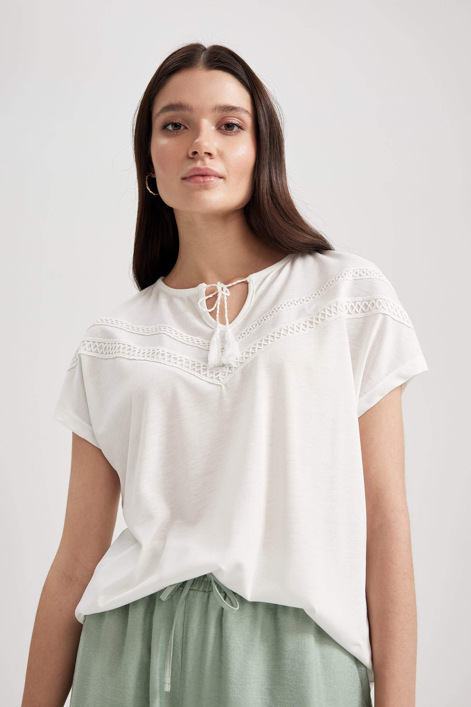 Traditional Regular Fit Crew Neck Halter Neck Detailed Short Sleeve T-Shirt