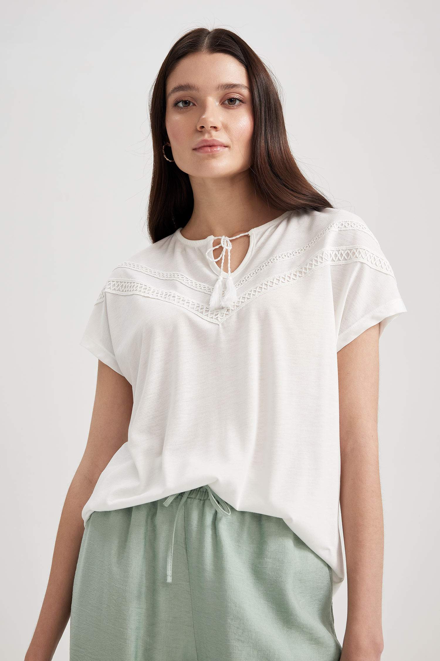 Traditional Regular Fit Crew Neck Halter Neck Detailed Short Sleeve T-Shirt