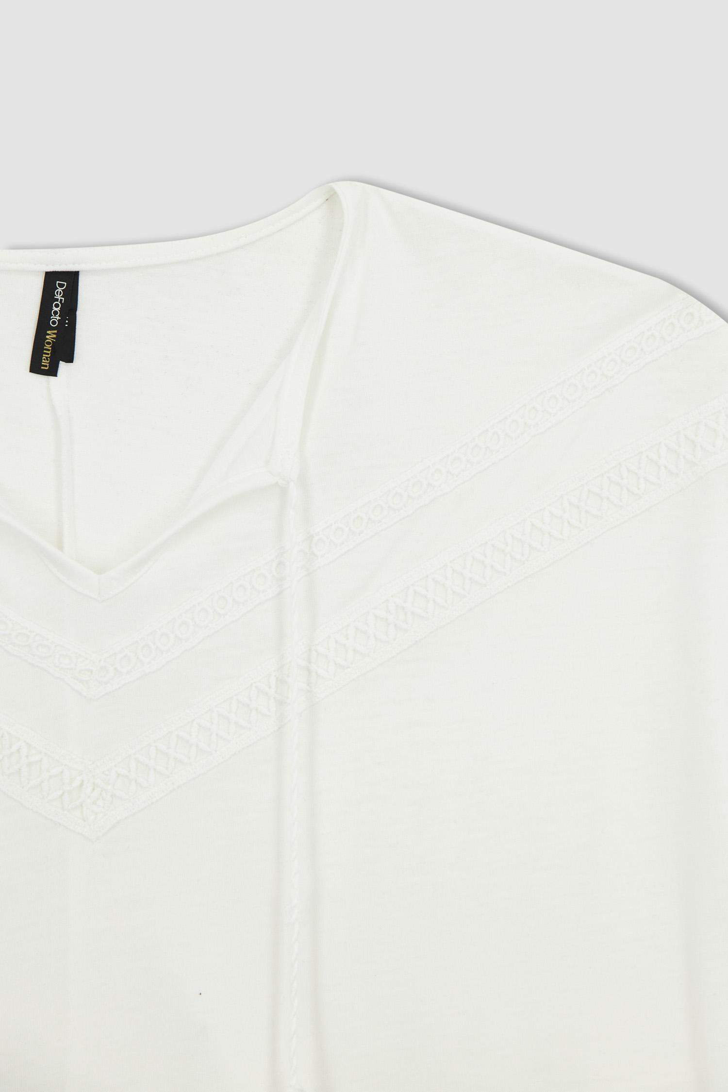 Traditional Regular Fit Crew Neck Halter Neck Detailed Short Sleeve T-Shirt