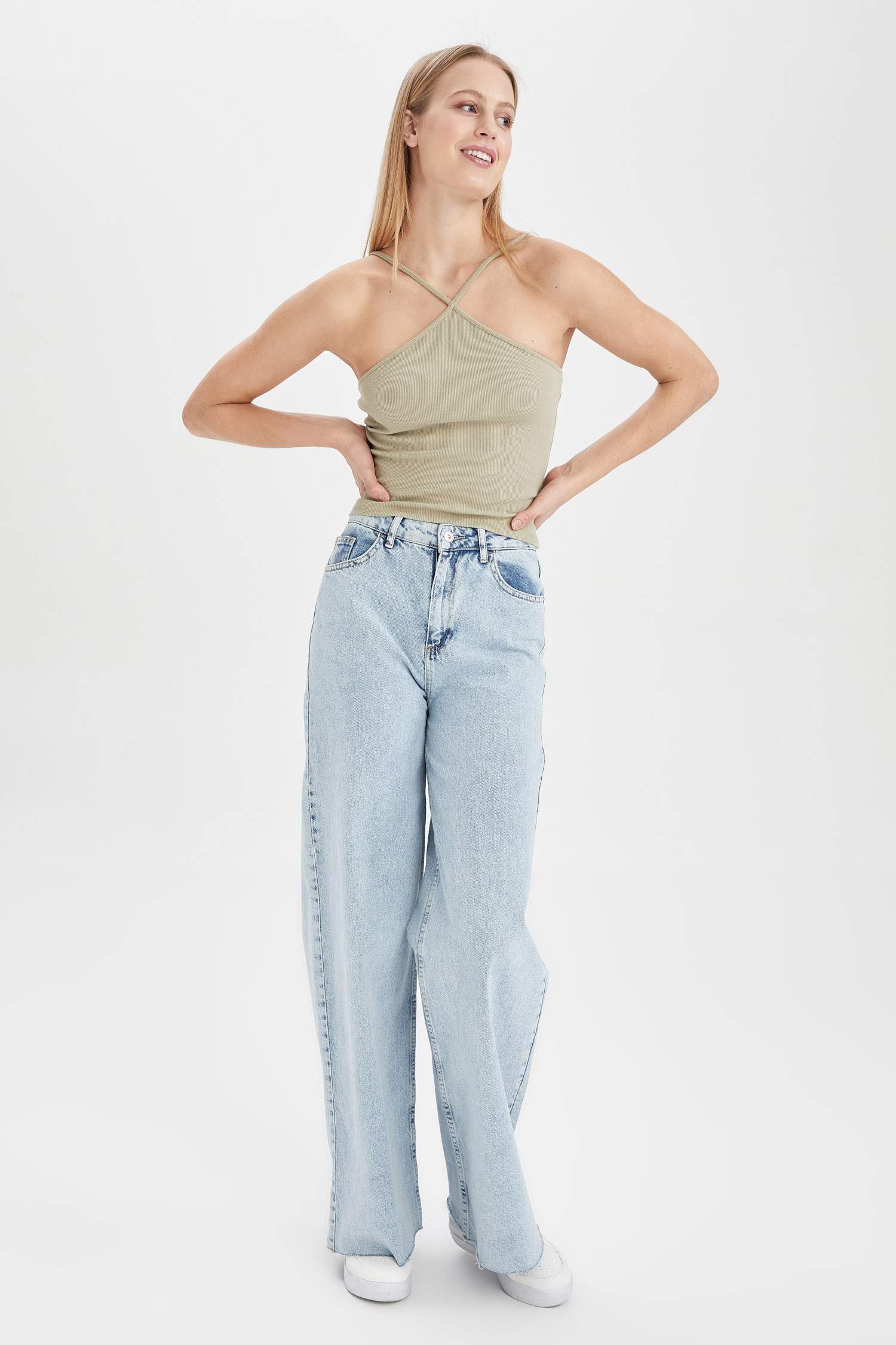 Fitted Halter Collar Camisole Singlet