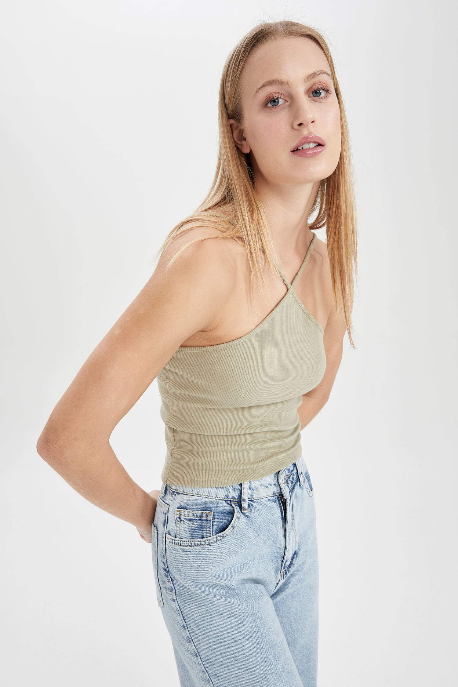 Fitted Halter Collar Camisole Singlet