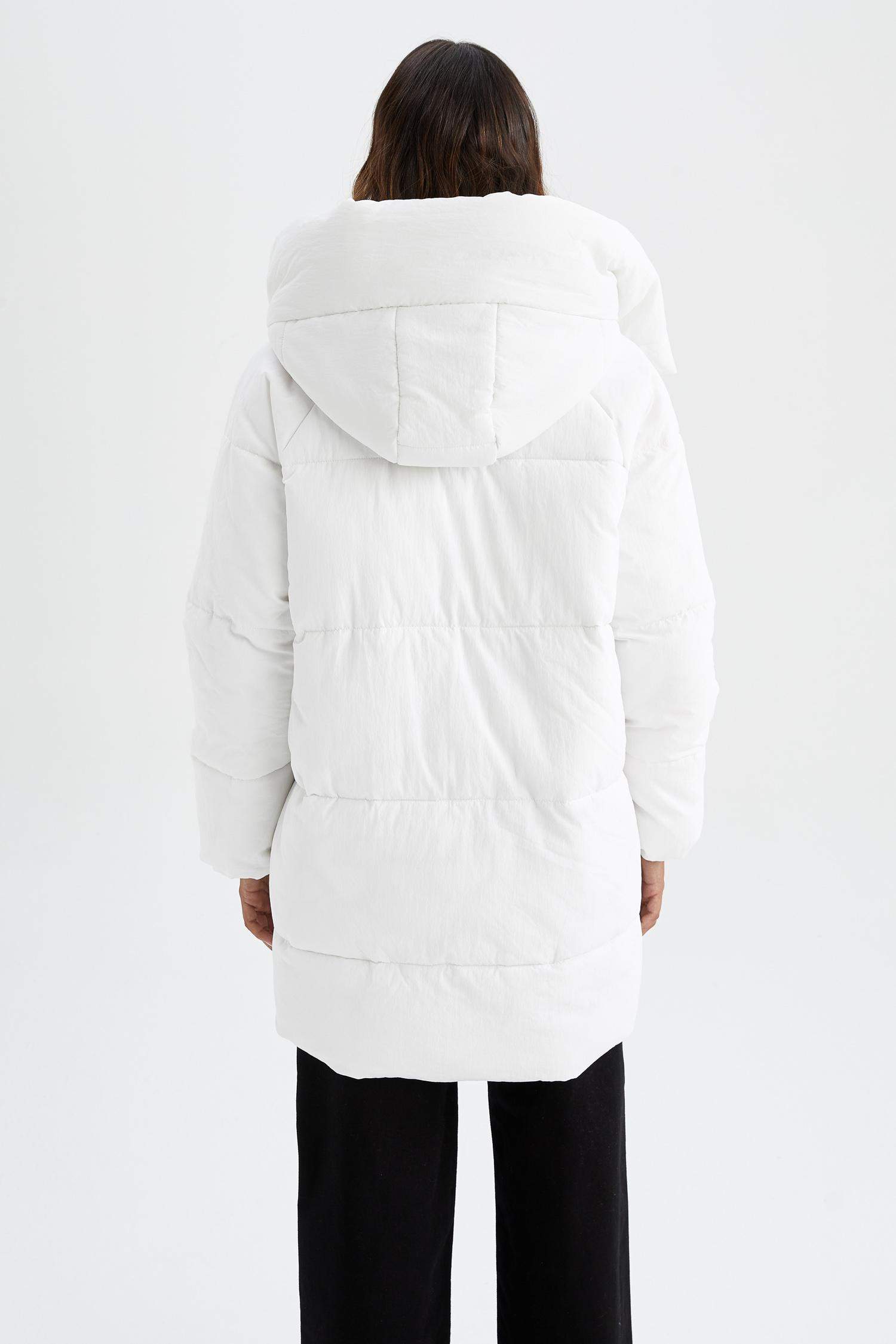 Куртка водоотталкивающая оверсайз с капюшоном