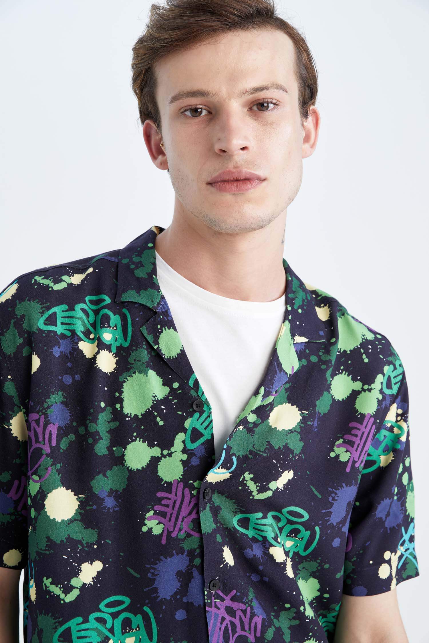 قميص هاواي فيسكوز مطبوع بقصة عادية