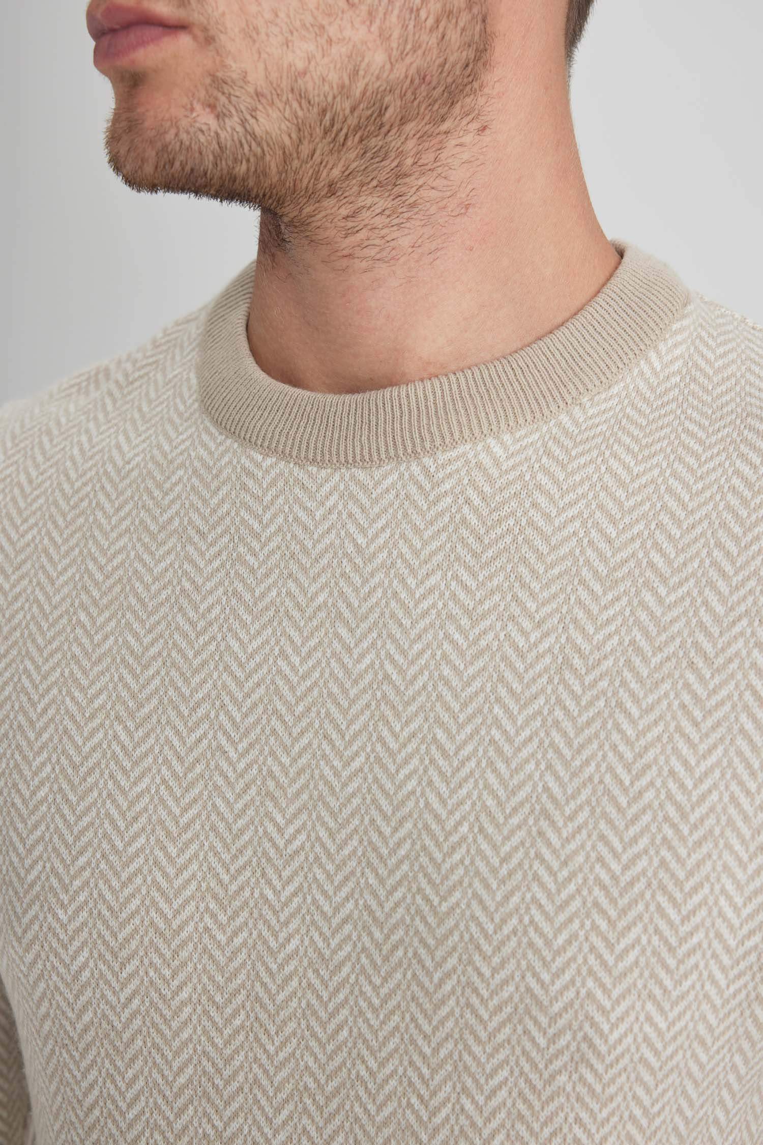 بلوفر تريكو قصة عادية برقبة مستديرة