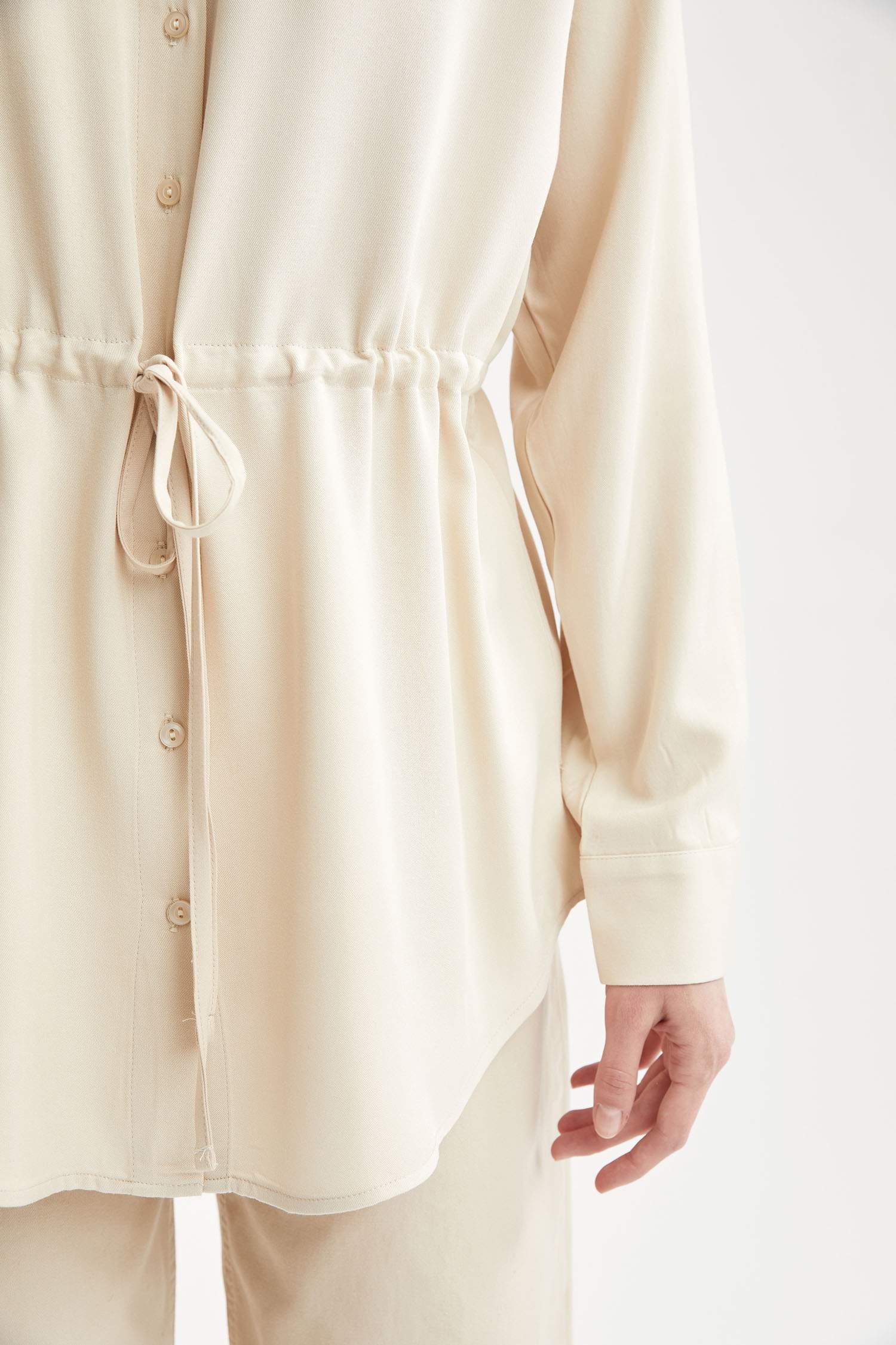 Рубашка-туника с длинными рукавами и завязками на талии