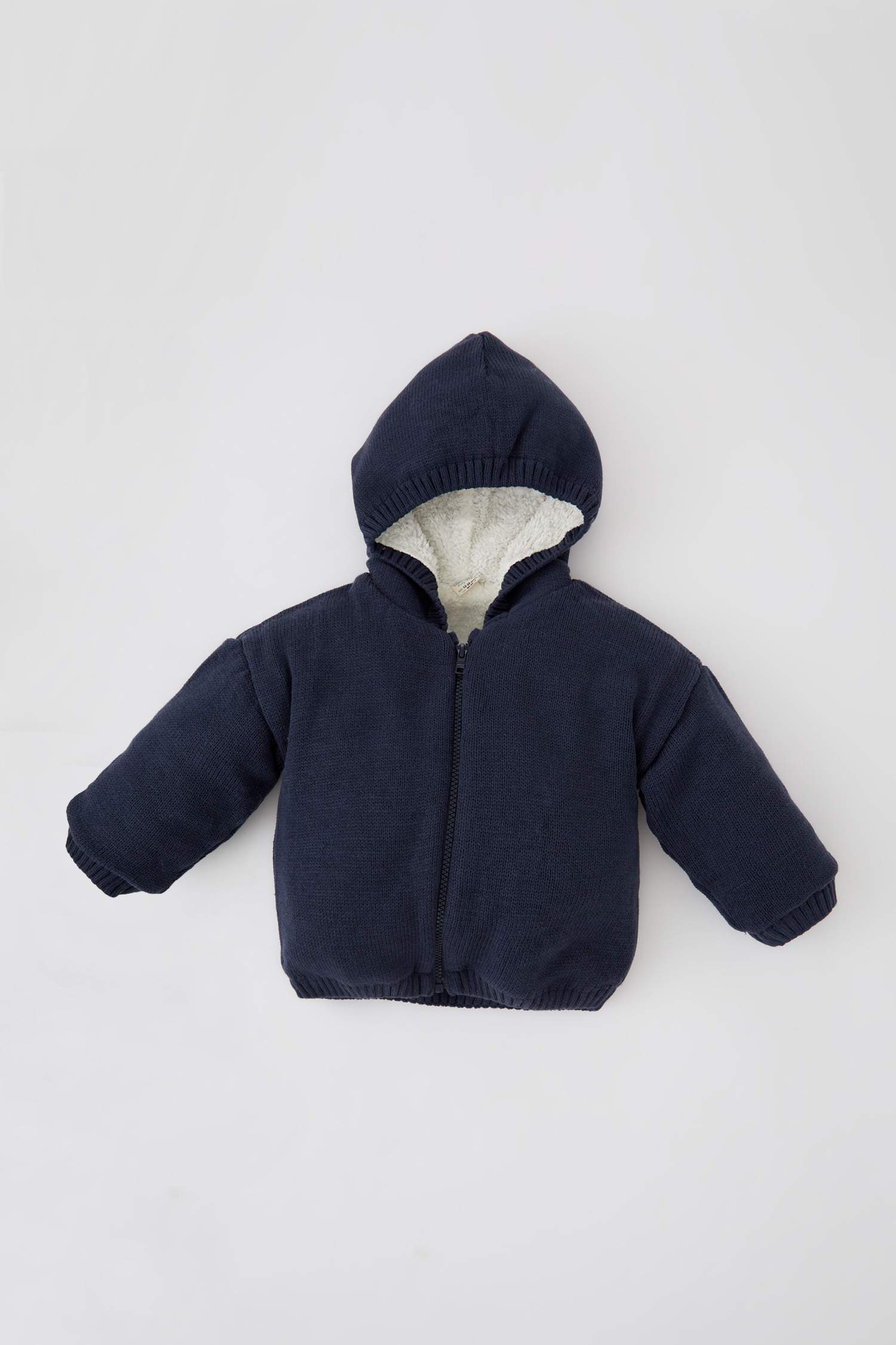 جاكيت صوف ولادي مبطن بغطاء للرأس