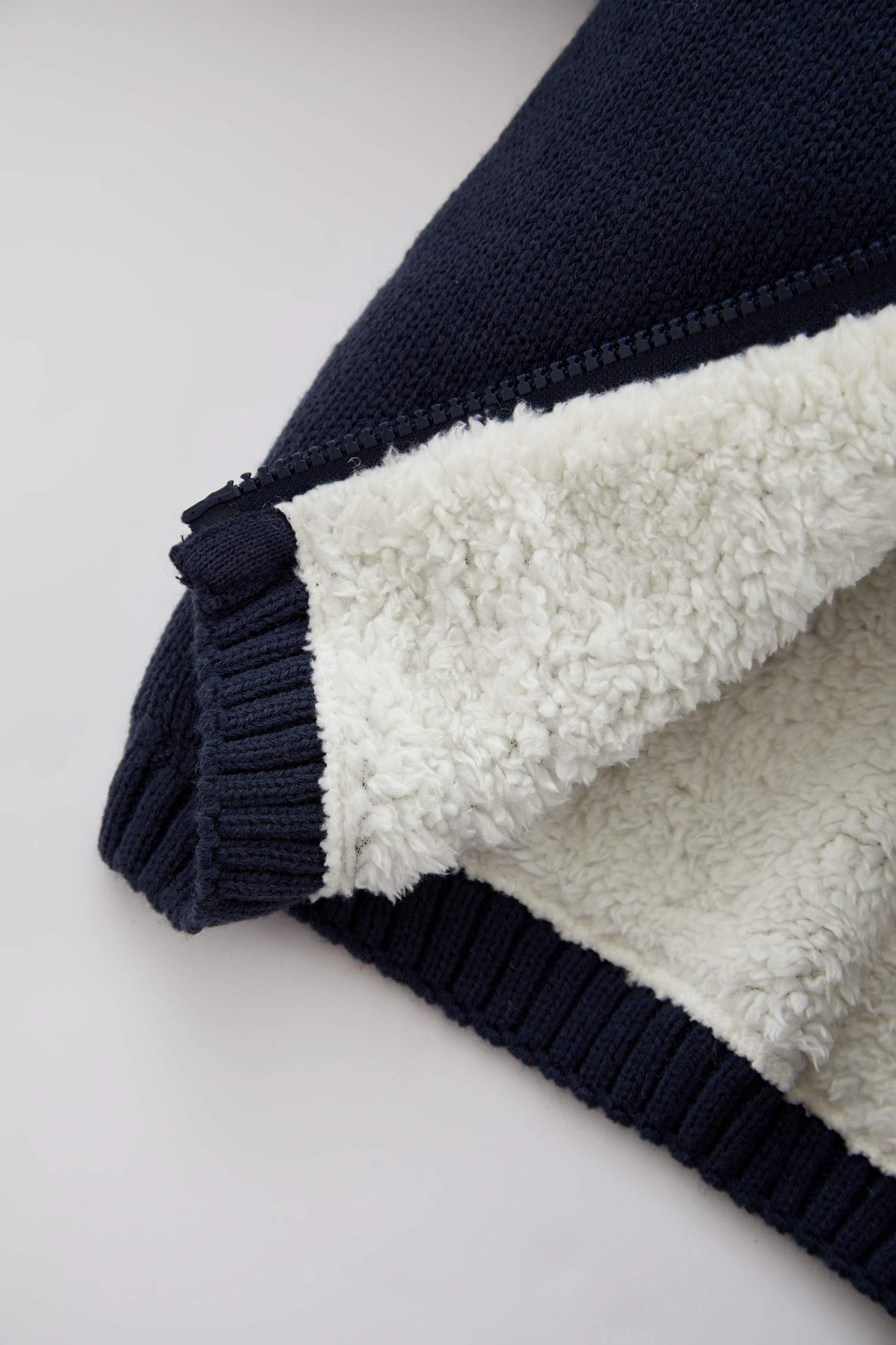 جاكيت صوف ولادي مبطن بغطاء للرأس