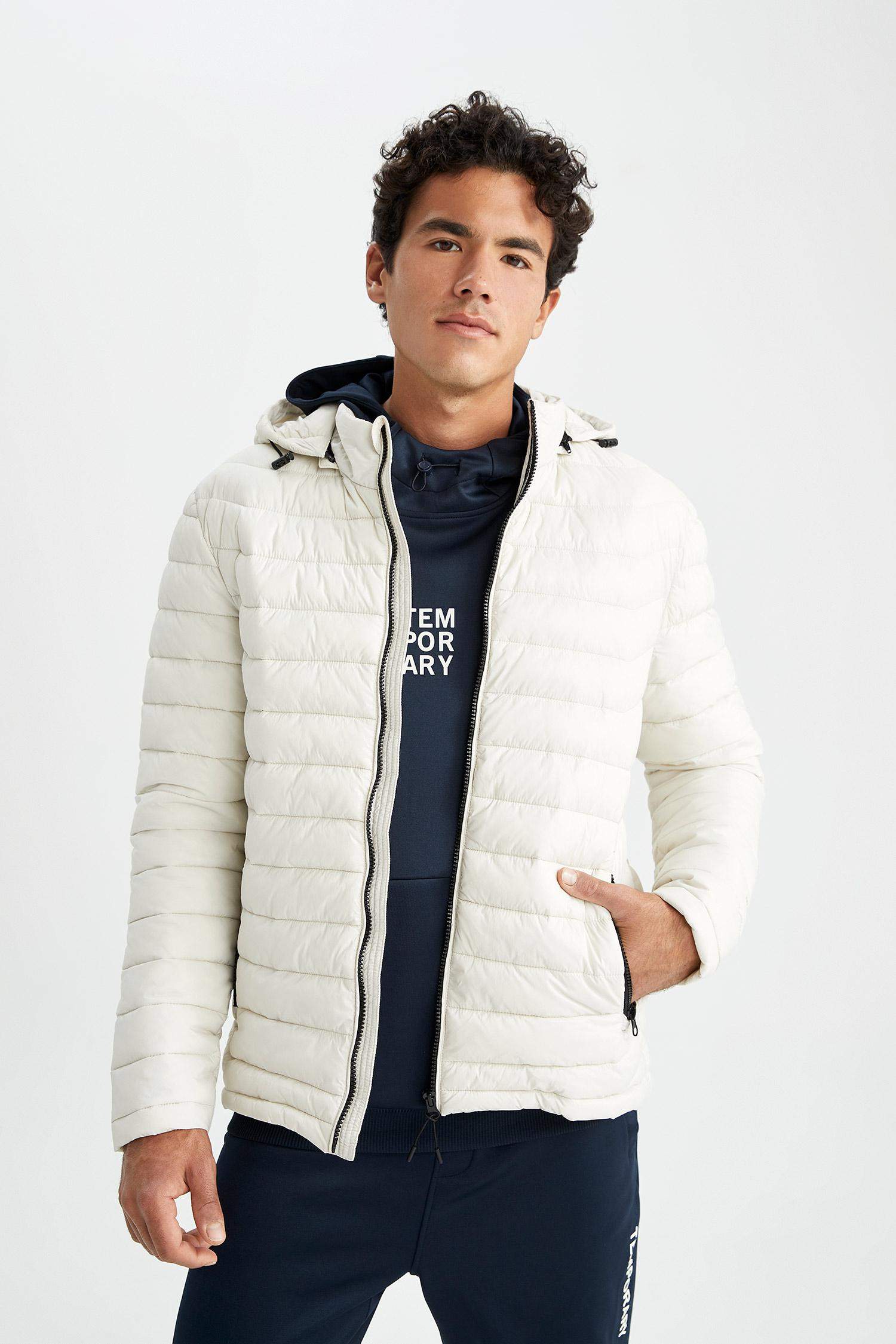 جاكيت سليم فيت بغطاء للرأس