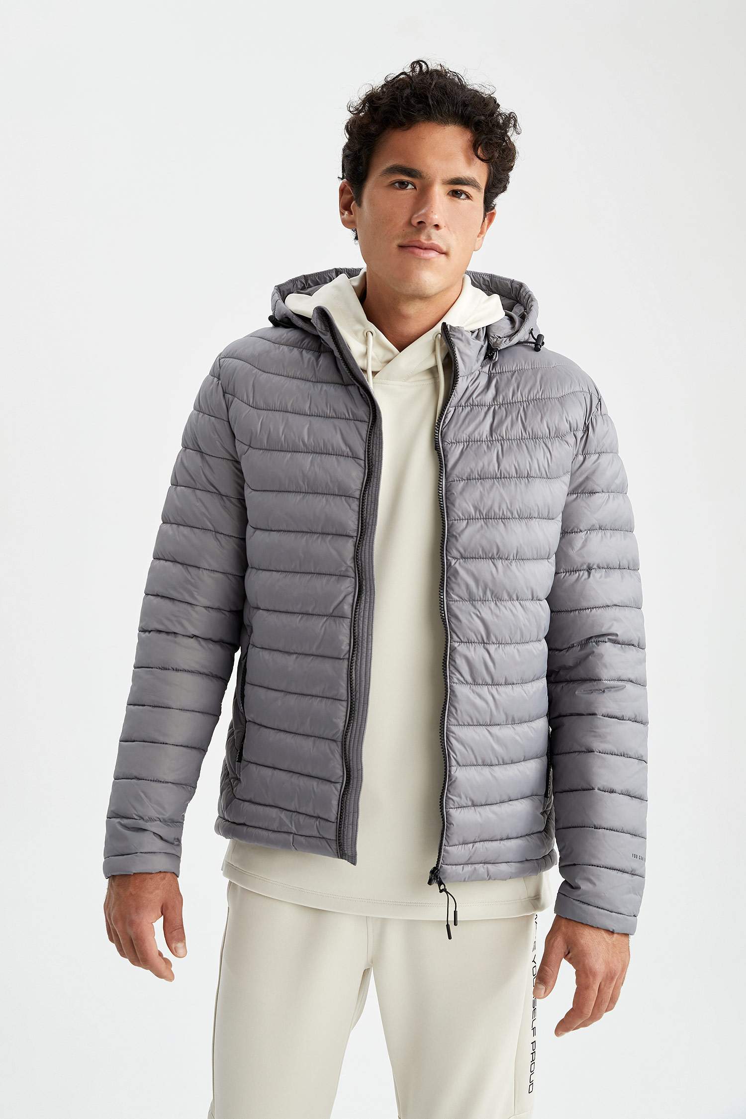 جاكيت سليم فيت وغطاء للرأس ببطانة صناعية