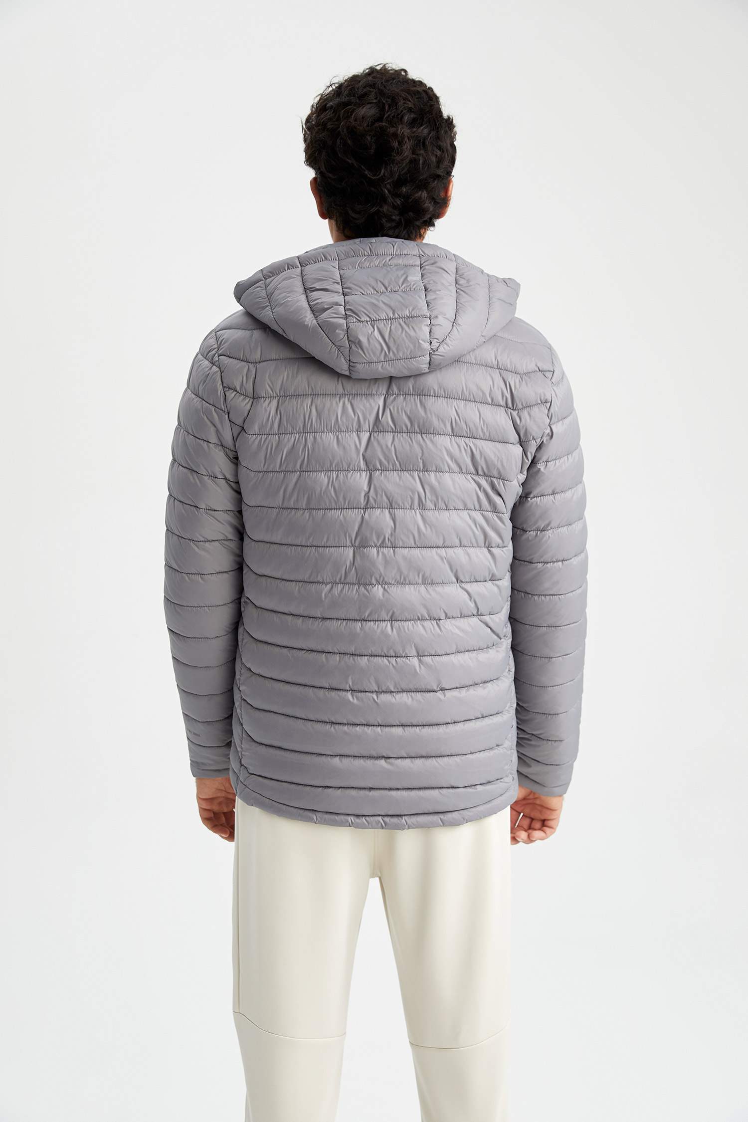 جاكيت سليم فيت وغطاء للرأس ببطانة صناعية