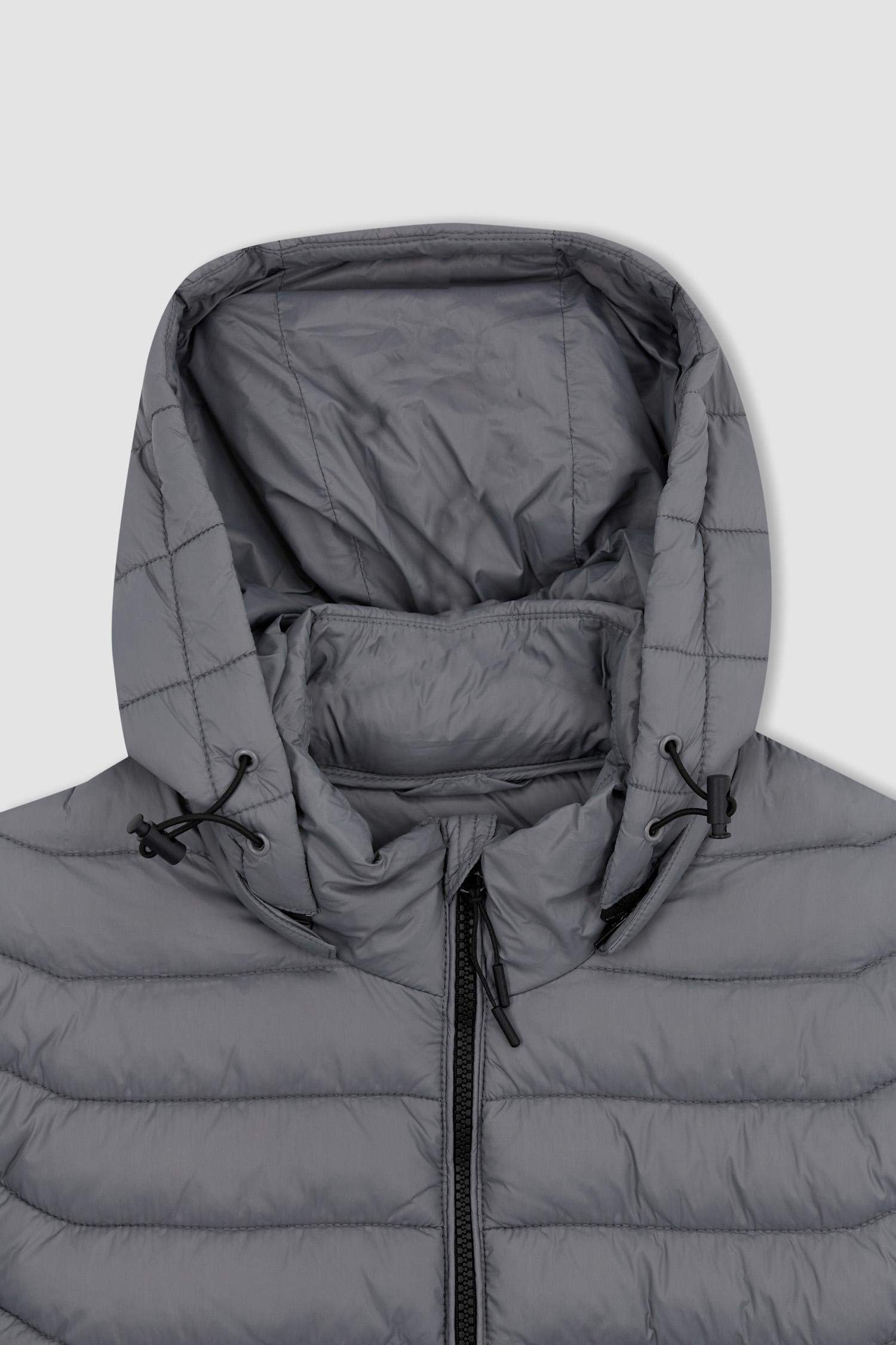 جاكيت سليم فيت وغطاء للرأس ببطانة صناعية