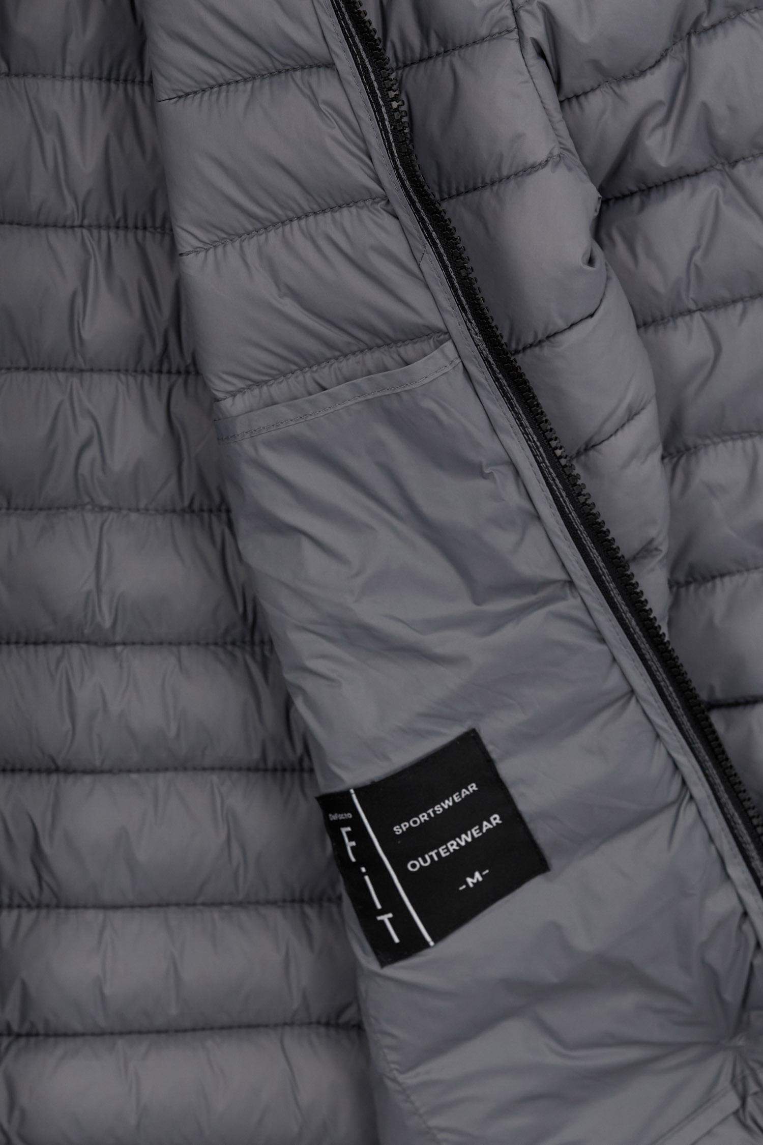 جاكيت سليم فيت وغطاء للرأس ببطانة صناعية