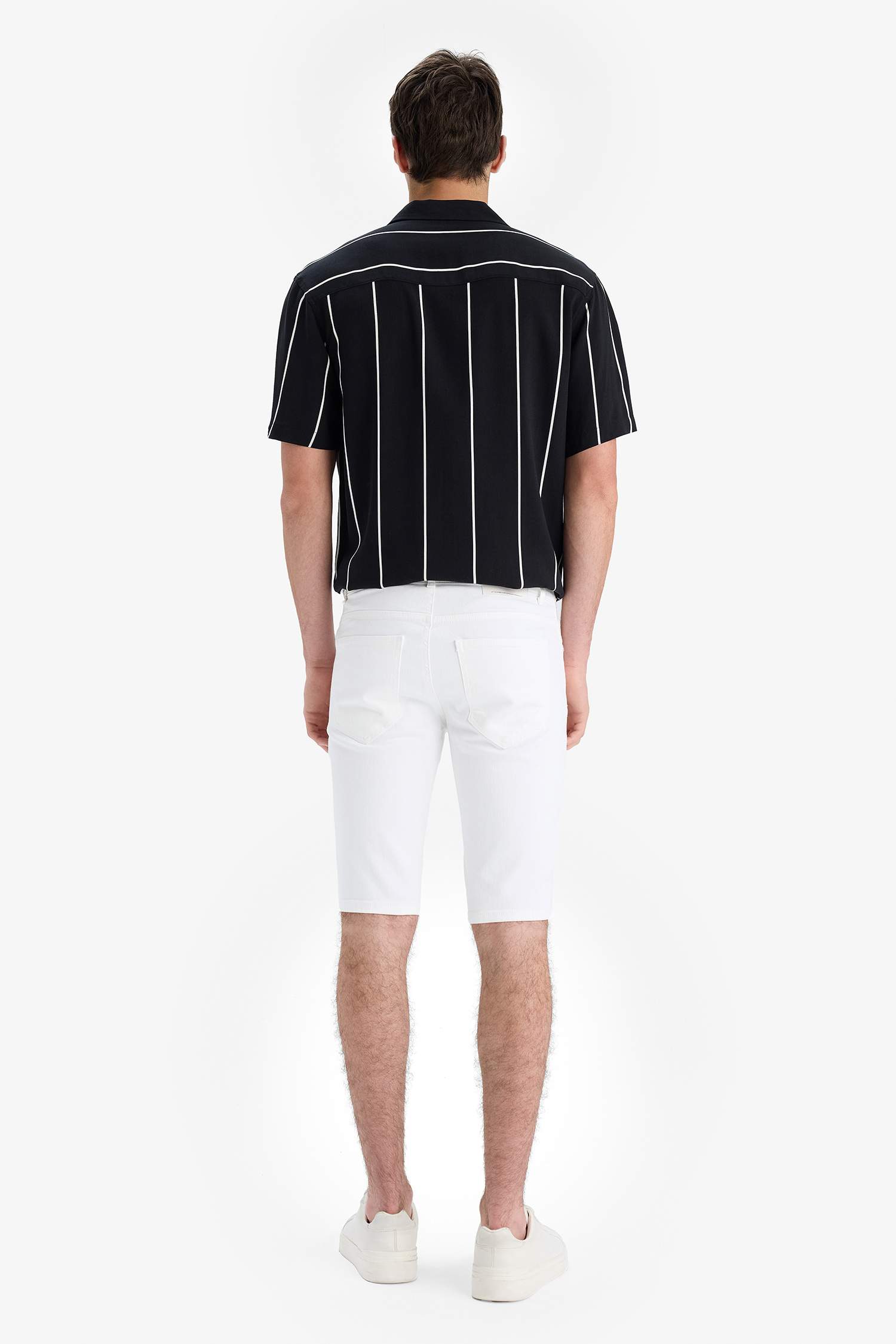 Slim Fit Dar Kesim Beyaz Jean Bermuda Şort