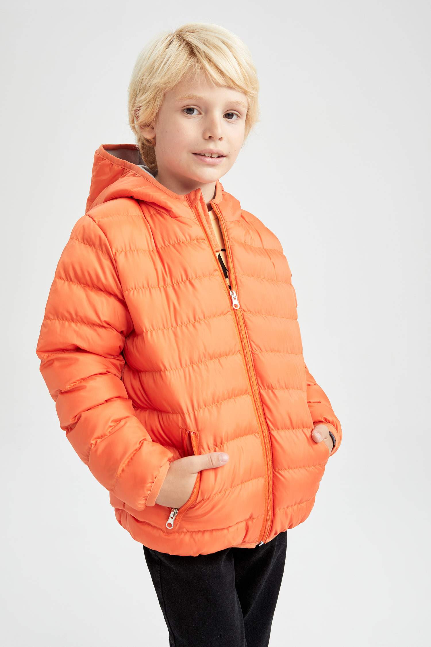 Ұлдарға бас киімді поляр Пальто