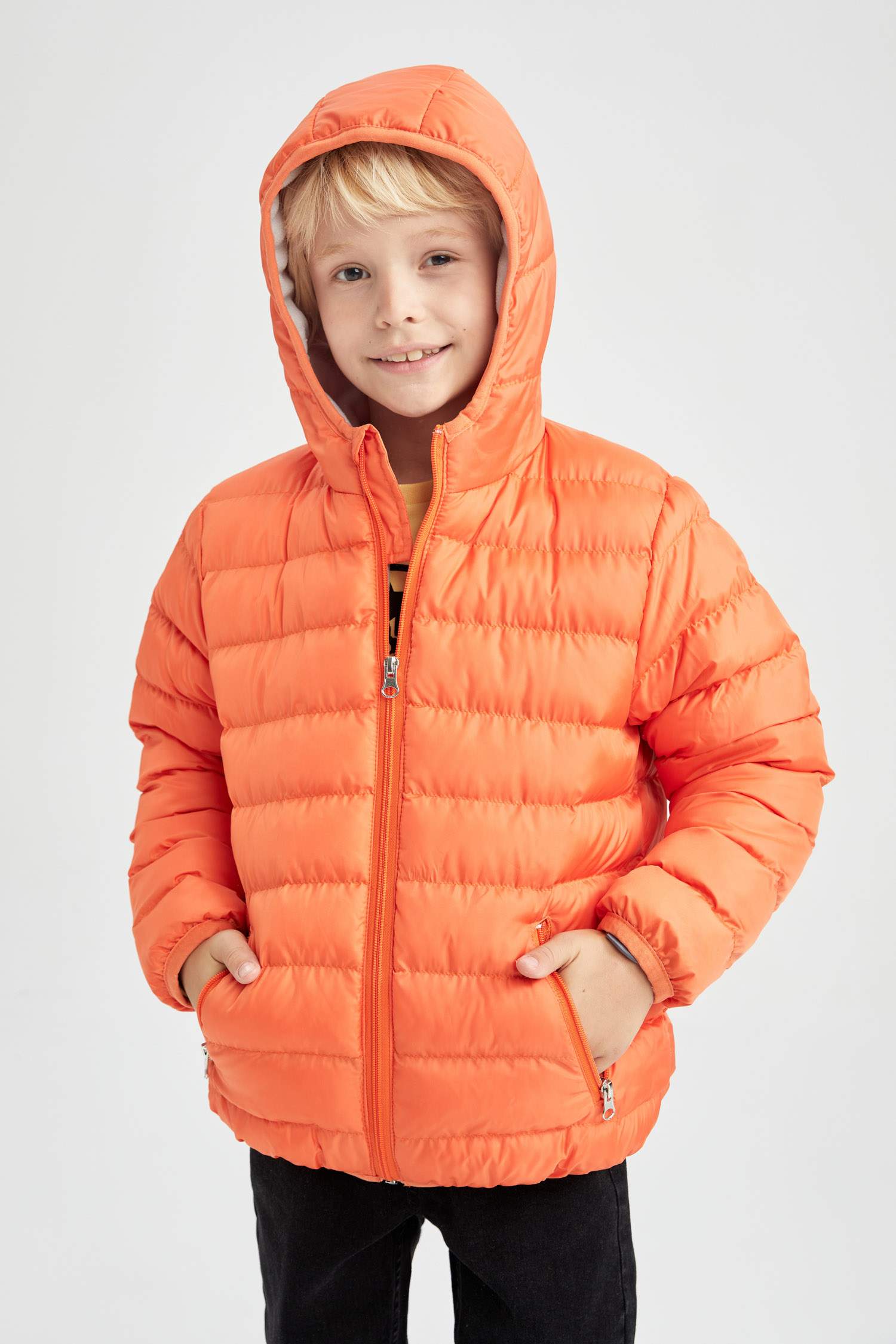 Ұлдарға бас киімді поляр Пальто