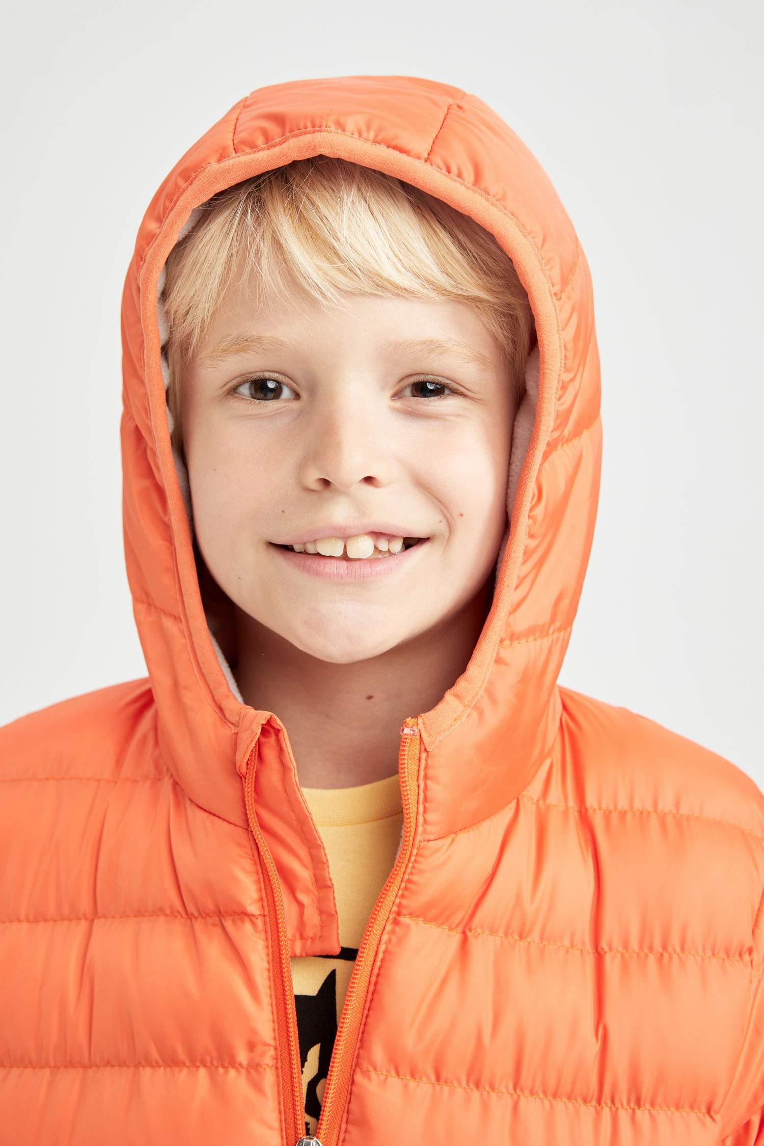 Ұлдарға бас киімді поляр Пальто