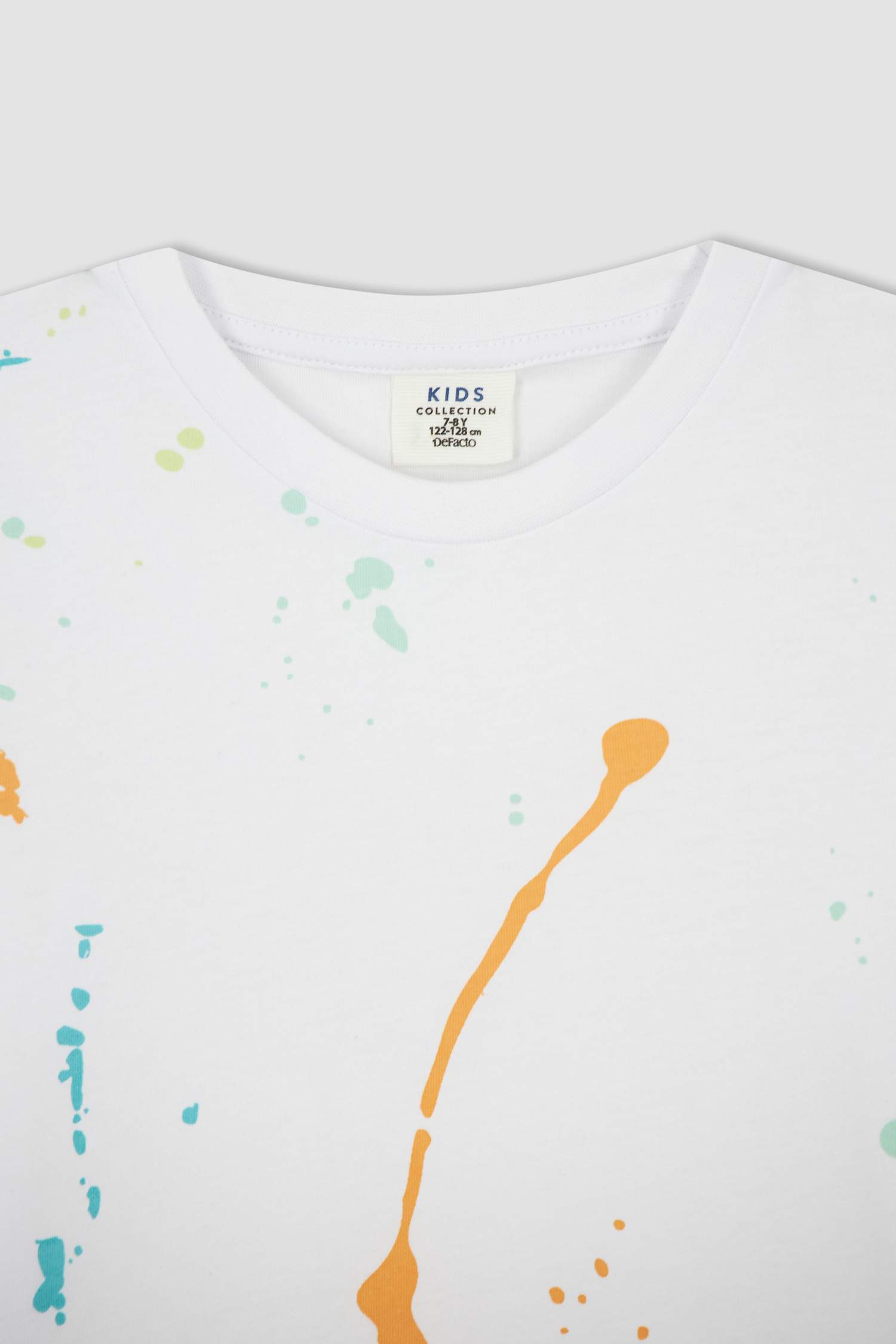 Футболка стандартного кроя с круглым вырезом для мальчиков