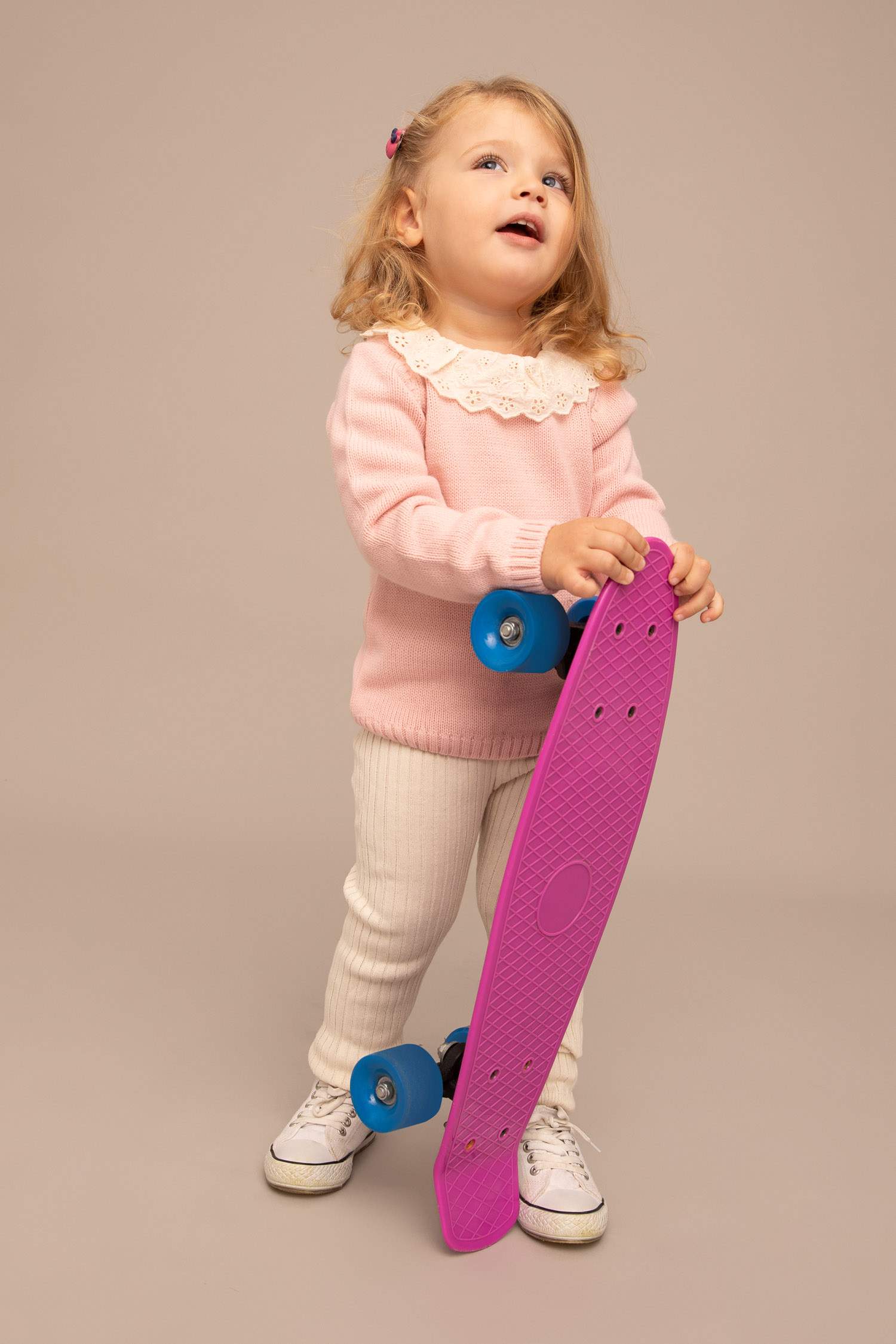 بلوفر بقصة عادية برقبة بالدانتيل