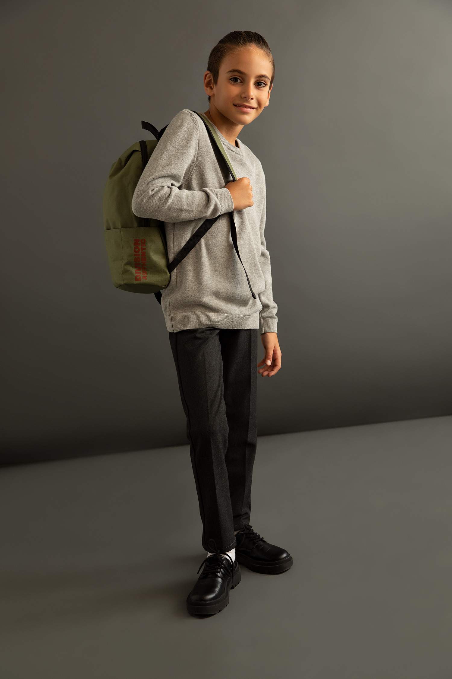 Ұлдарға слим пішімі Пулловер