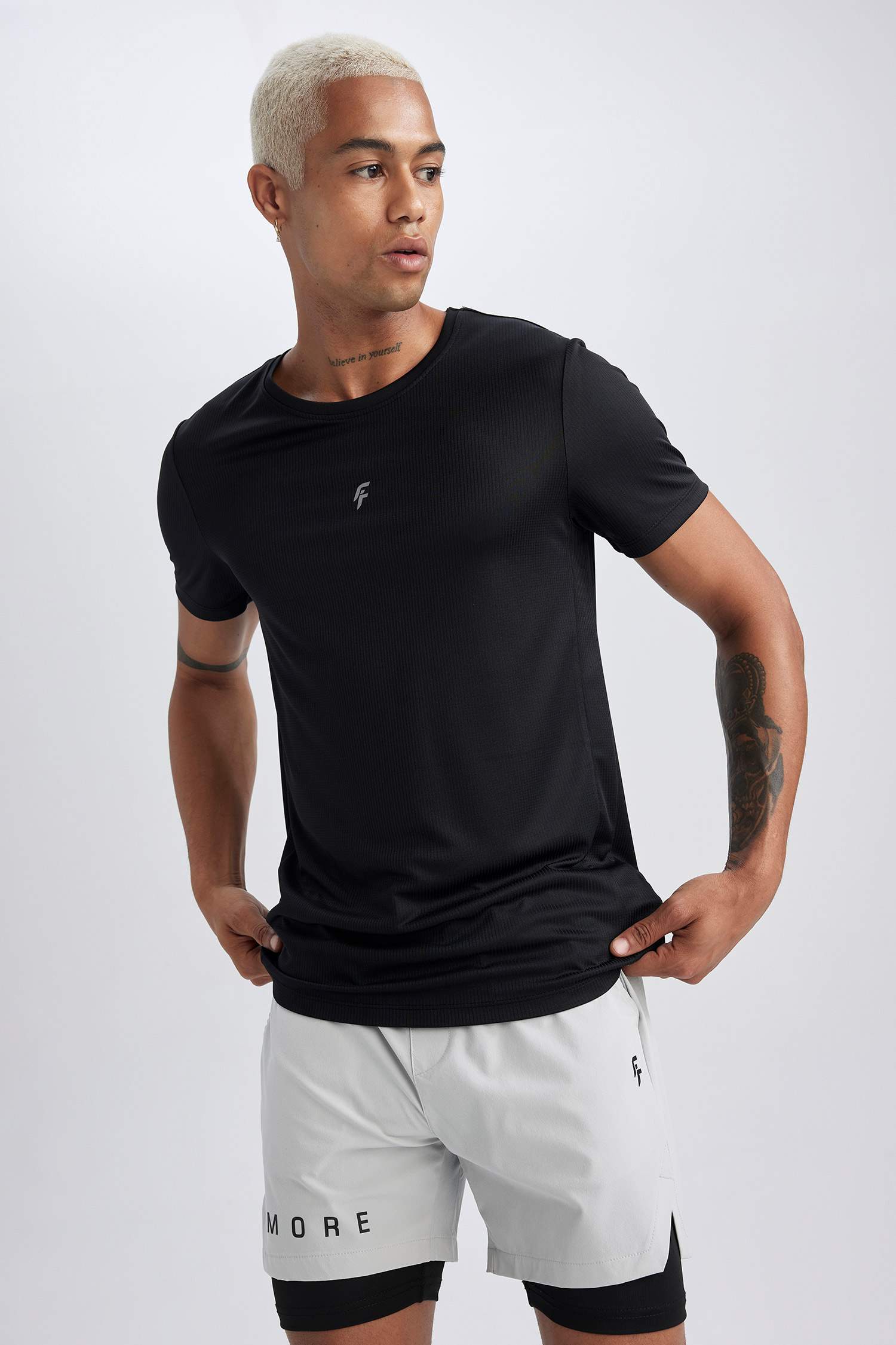 Calvin Klein Men's Slim Fit Crewneck T-Shirt