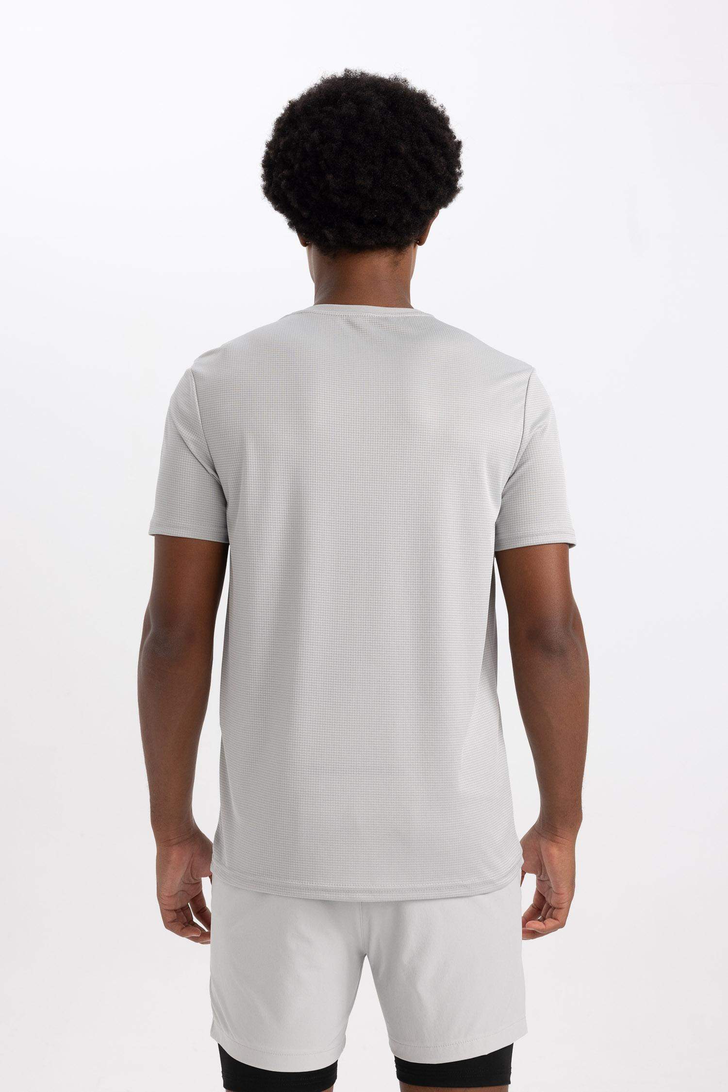 تي شيرت رياضي سليم فيت بياقة مستديرة من DeFactoFit