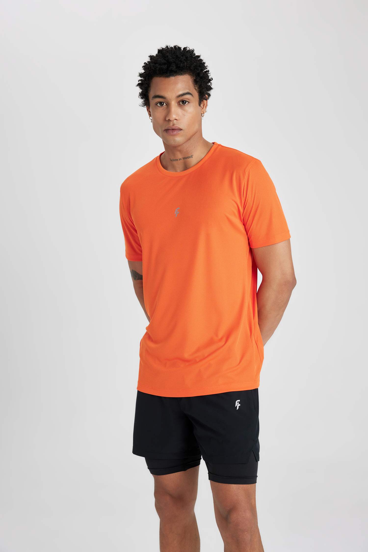 تي شيرت رياضي سليم فيت مطبوع من DeFactoFit