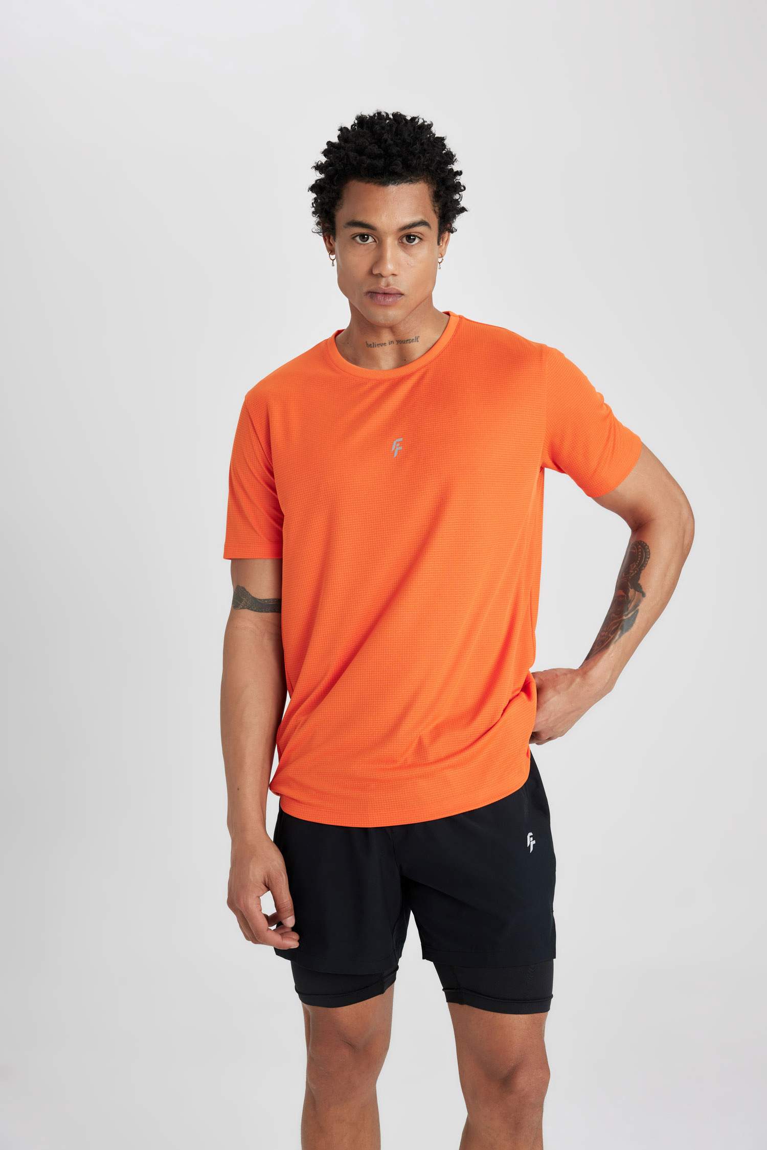 تي شيرت رياضي سليم فيت مطبوع من DeFactoFit