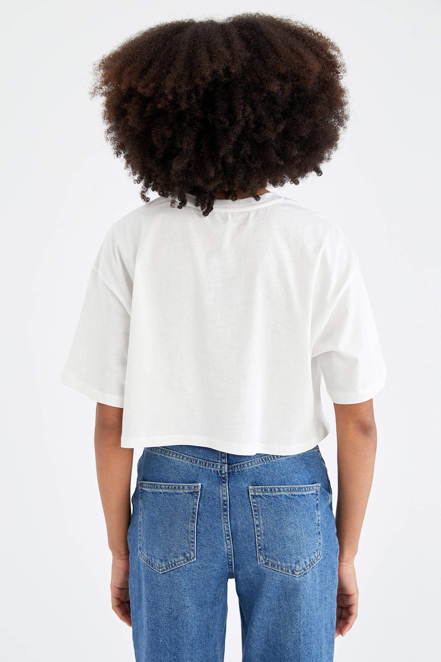 تي شيرت قصير الأكمام بياقة مستديرة اوفر سايز مرخص من جامعة ييل