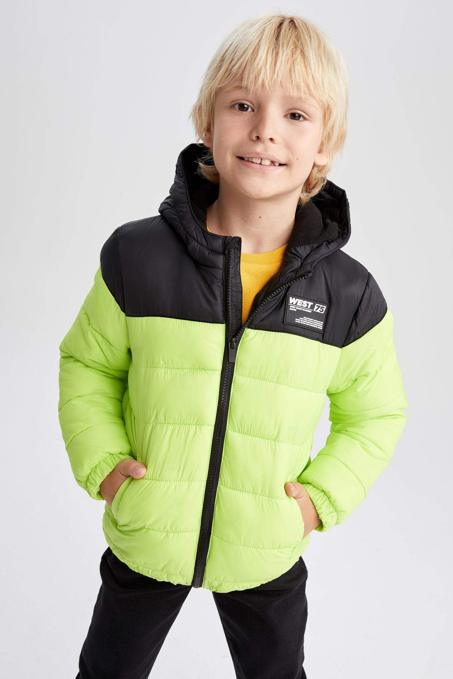 Куртка водоотталкивающая с капюшоном с флисовой подкладкой для мальчиков