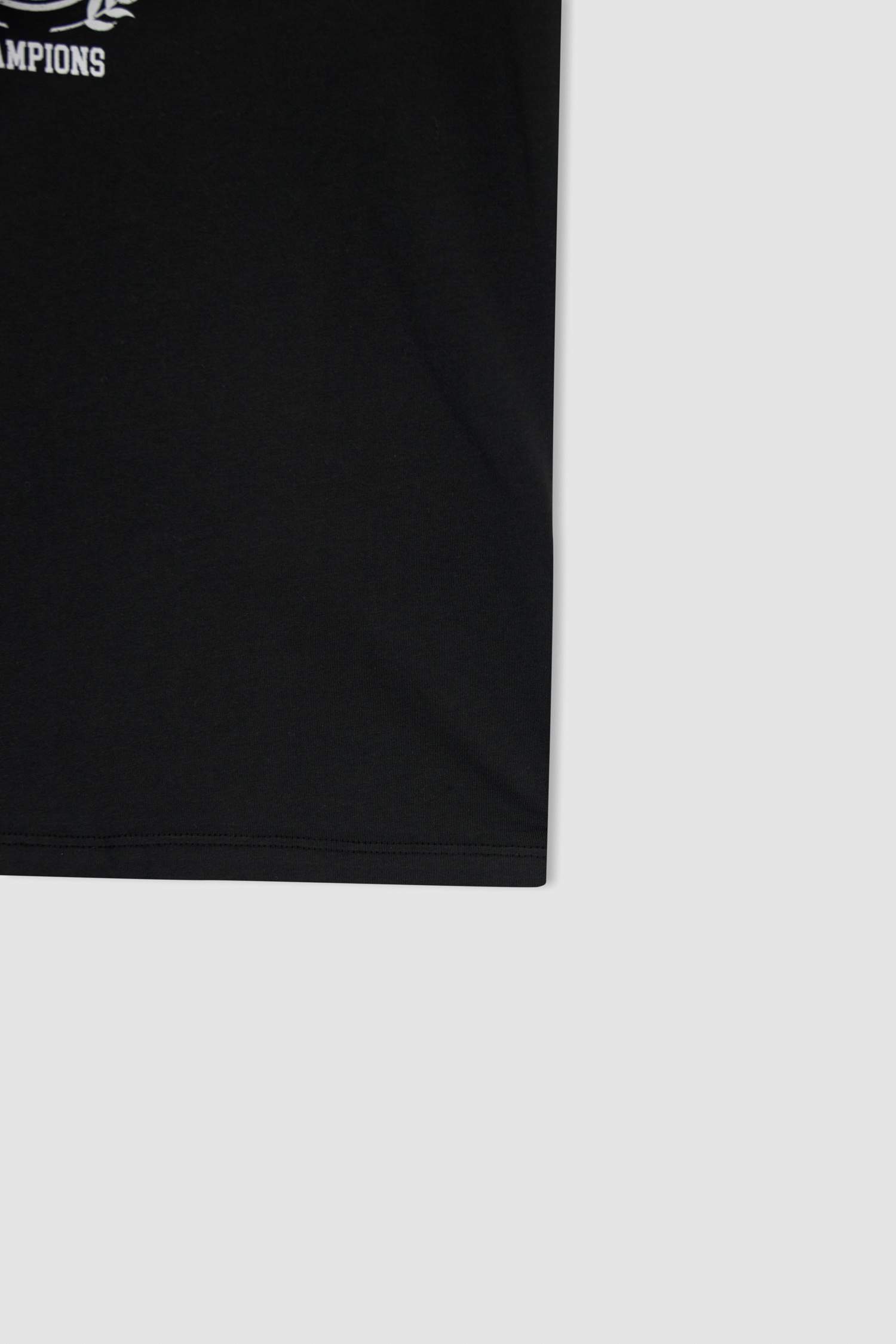 Футболка стандартного кроя с круглым вырезом из 100% хлопка