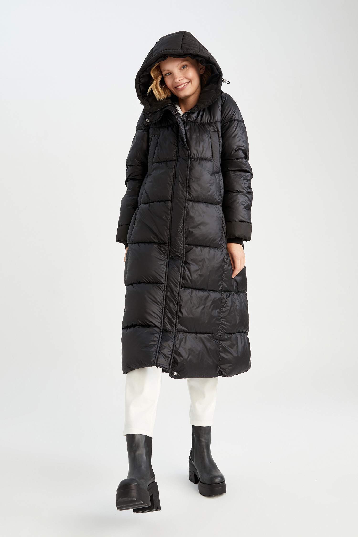 Куртка водооталкивающая свободного кроя с капюшоном