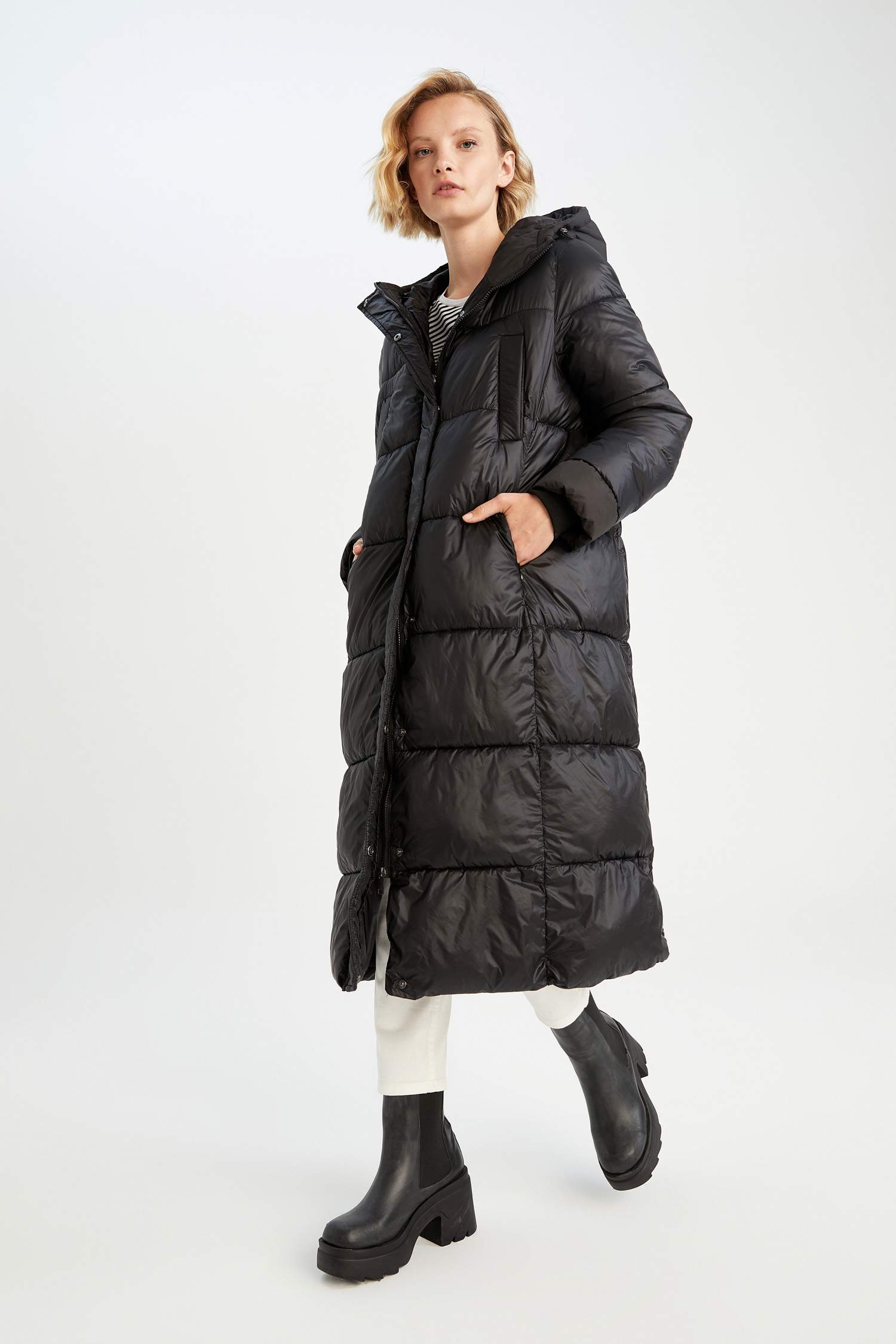 Куртка водооталкивающая свободного кроя с капюшоном