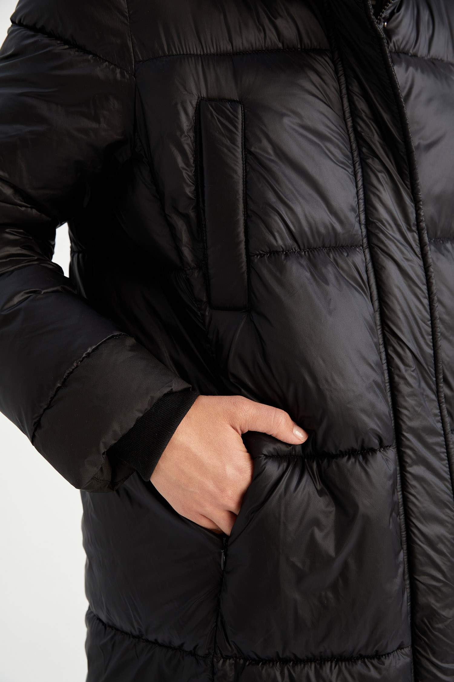 Куртка водооталкивающая свободного кроя с капюшоном