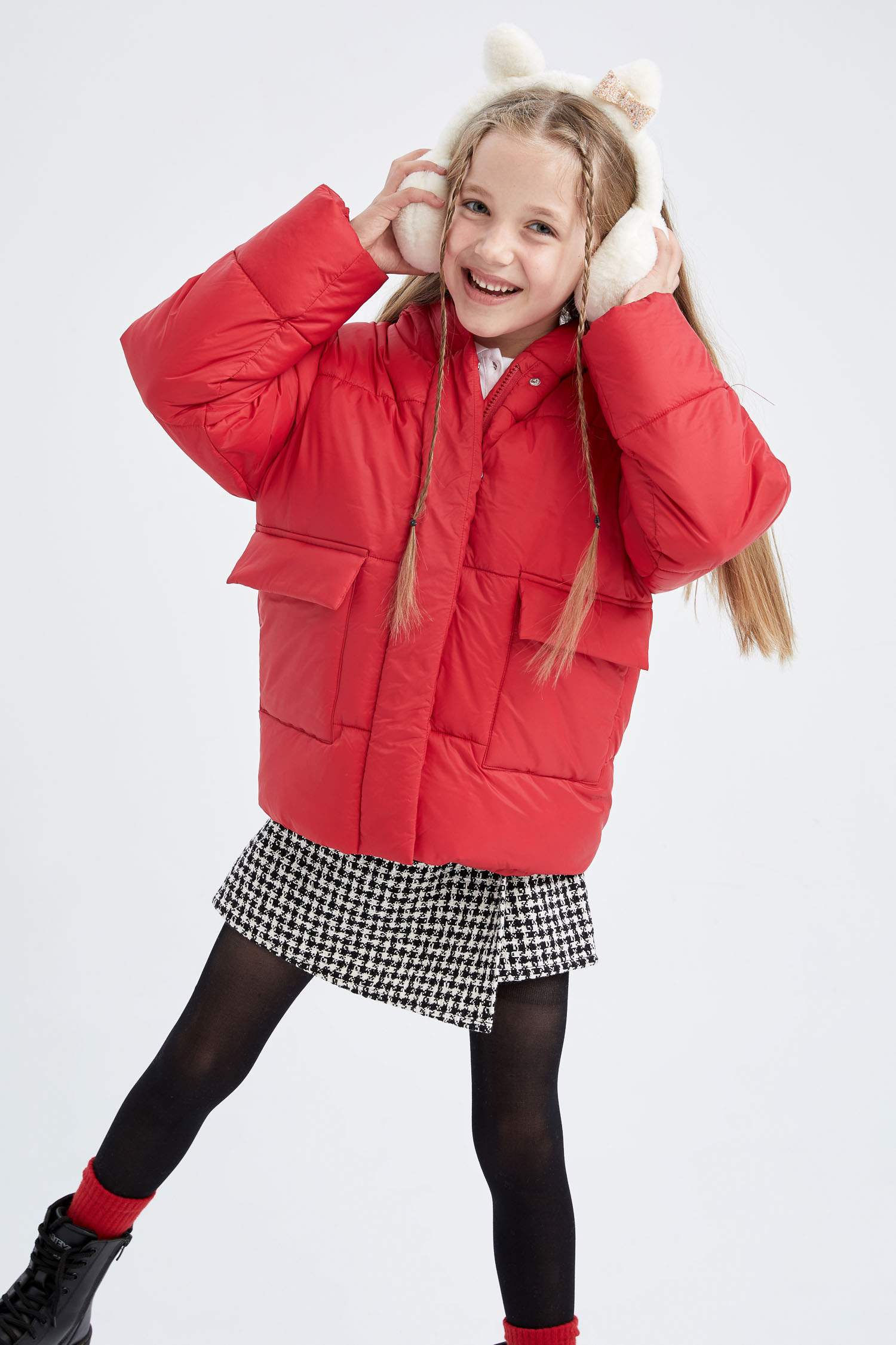 Дутая куртка с капюшоном для девочек