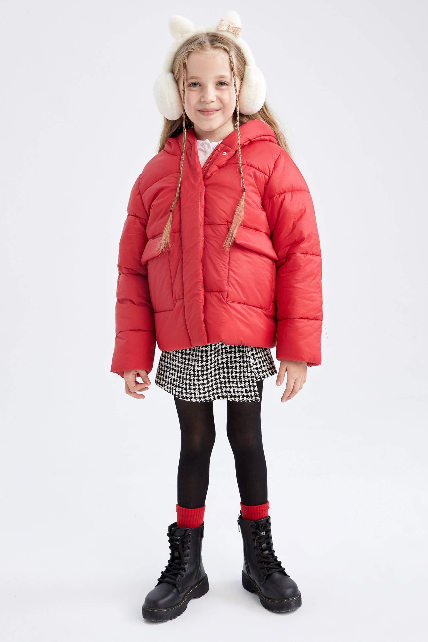 Дутая куртка с капюшоном для девочек