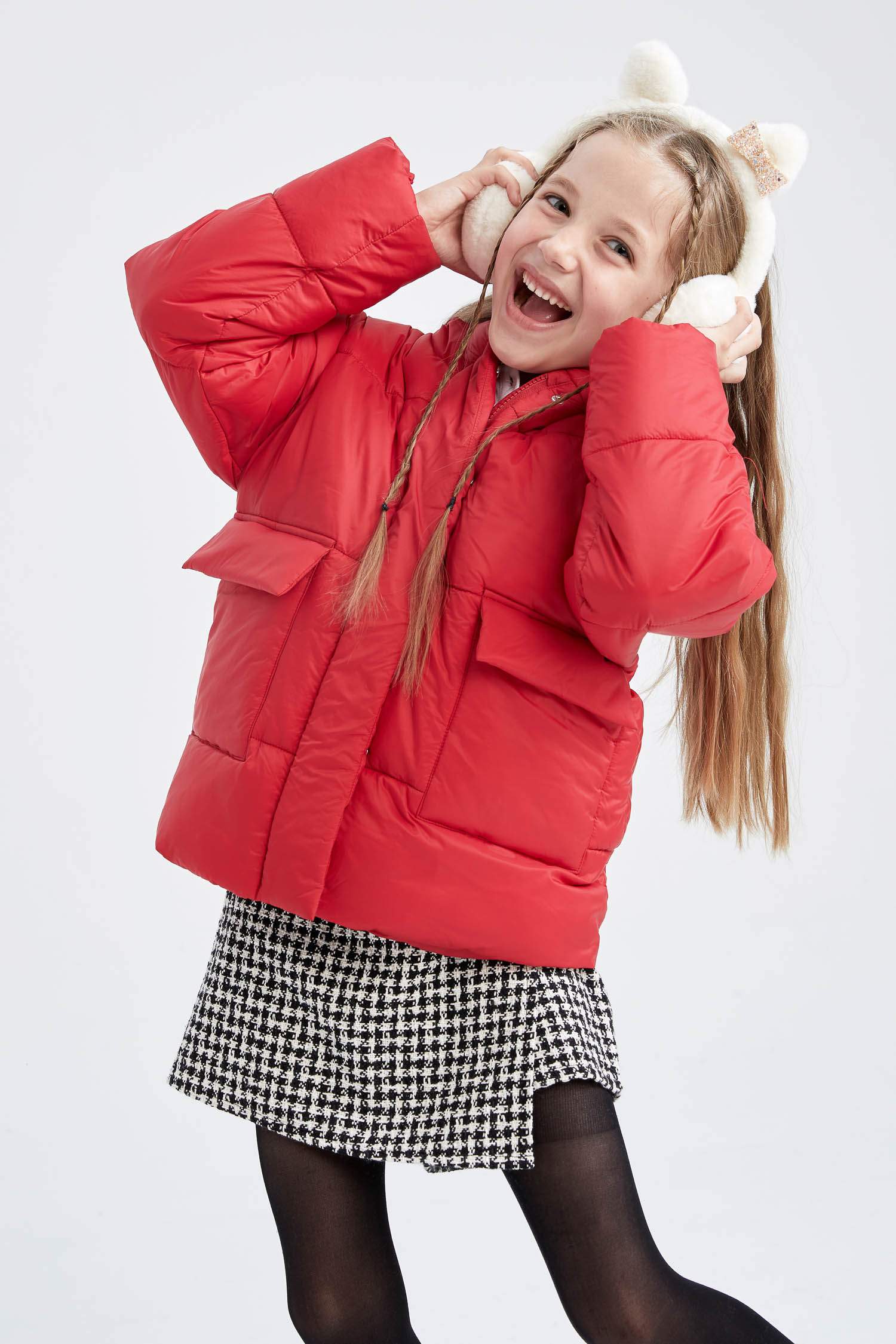 Дутая куртка с капюшоном для девочек