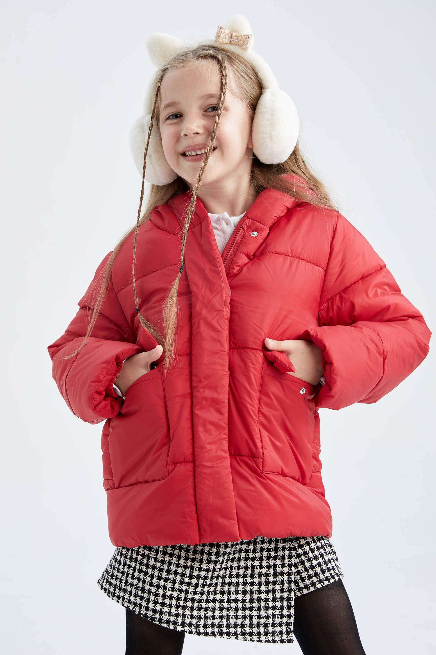 Дутая куртка с капюшоном для девочек