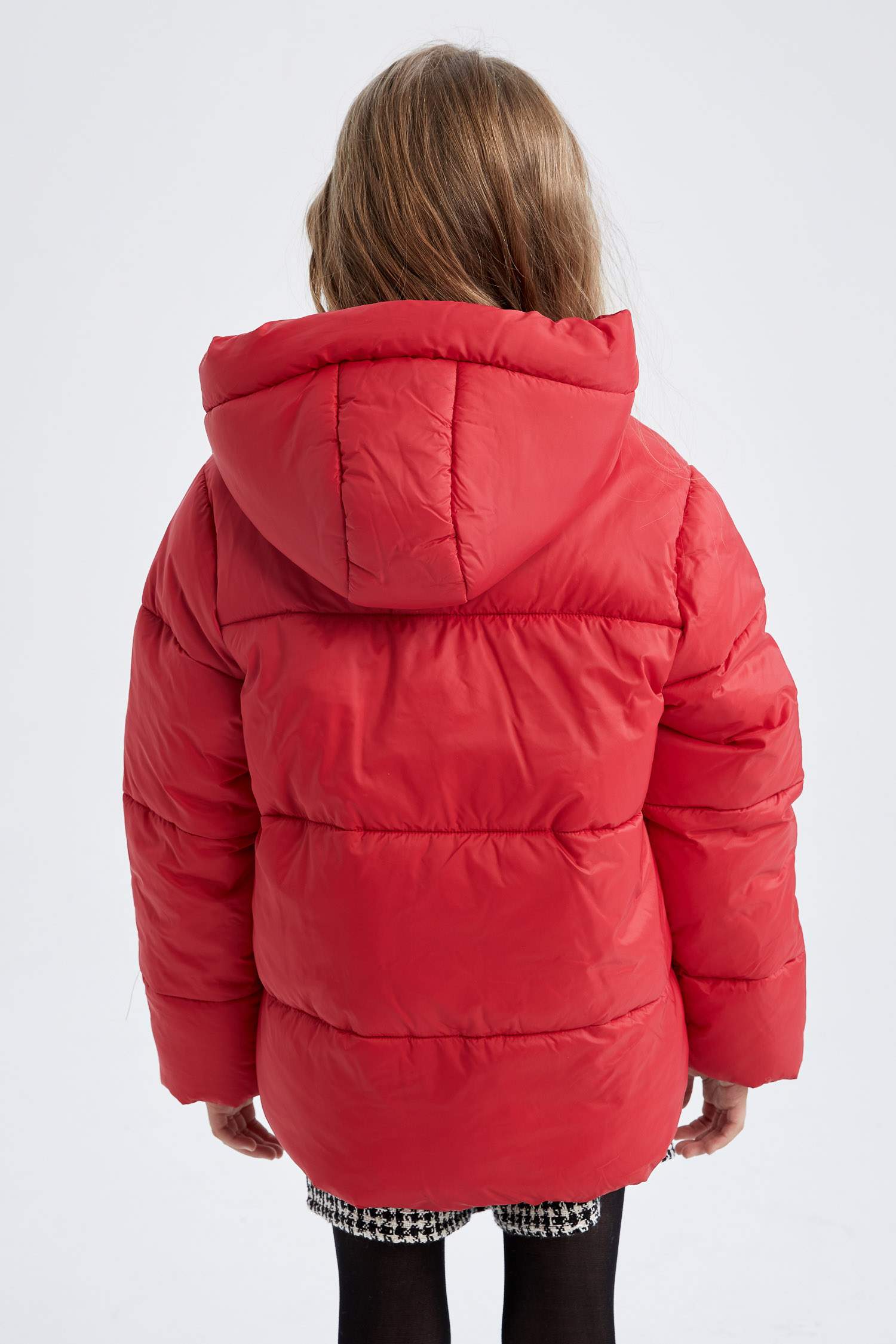 Дутая куртка с капюшоном для девочек